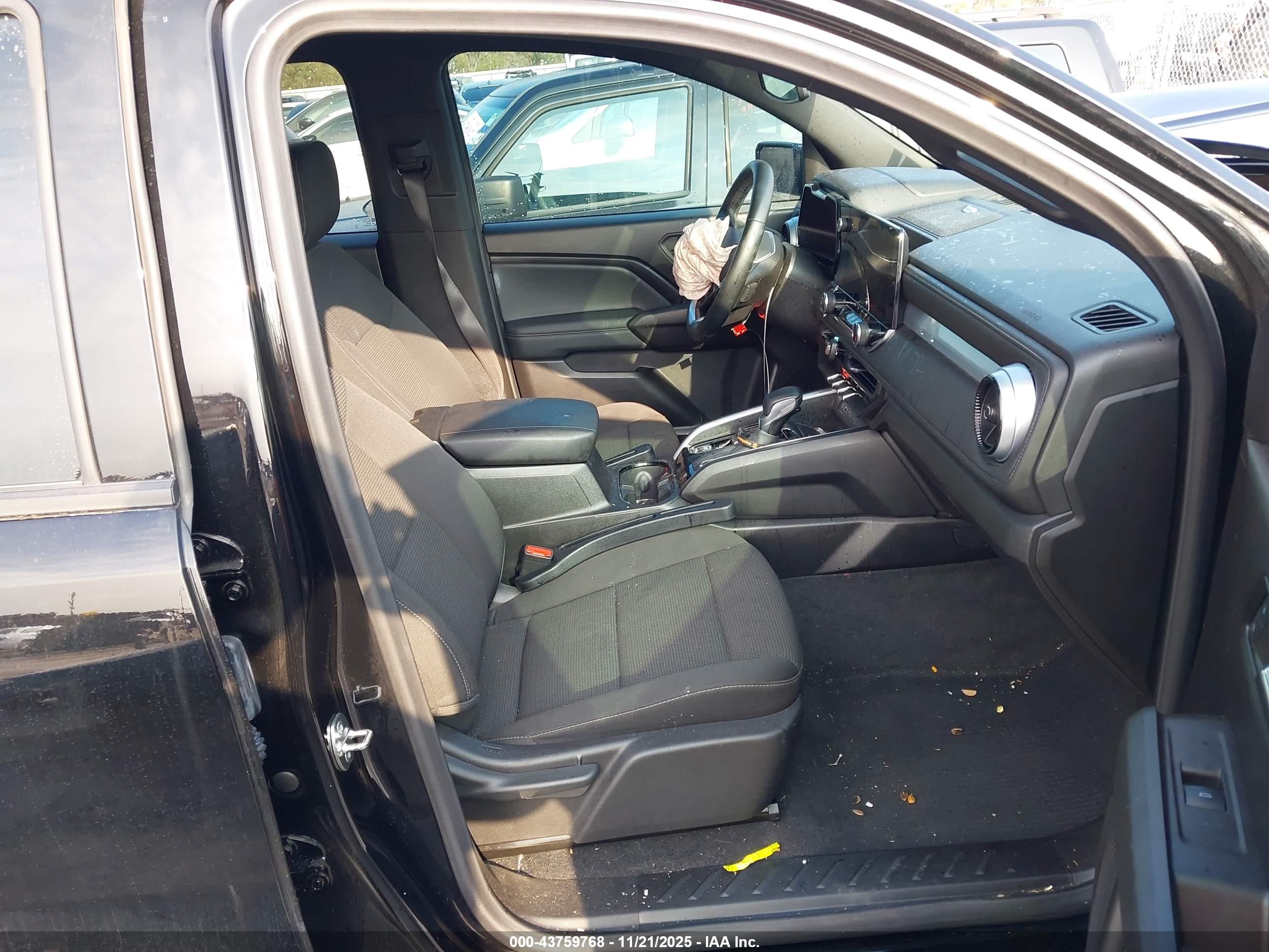 CHEVROLET COLORADO image 5