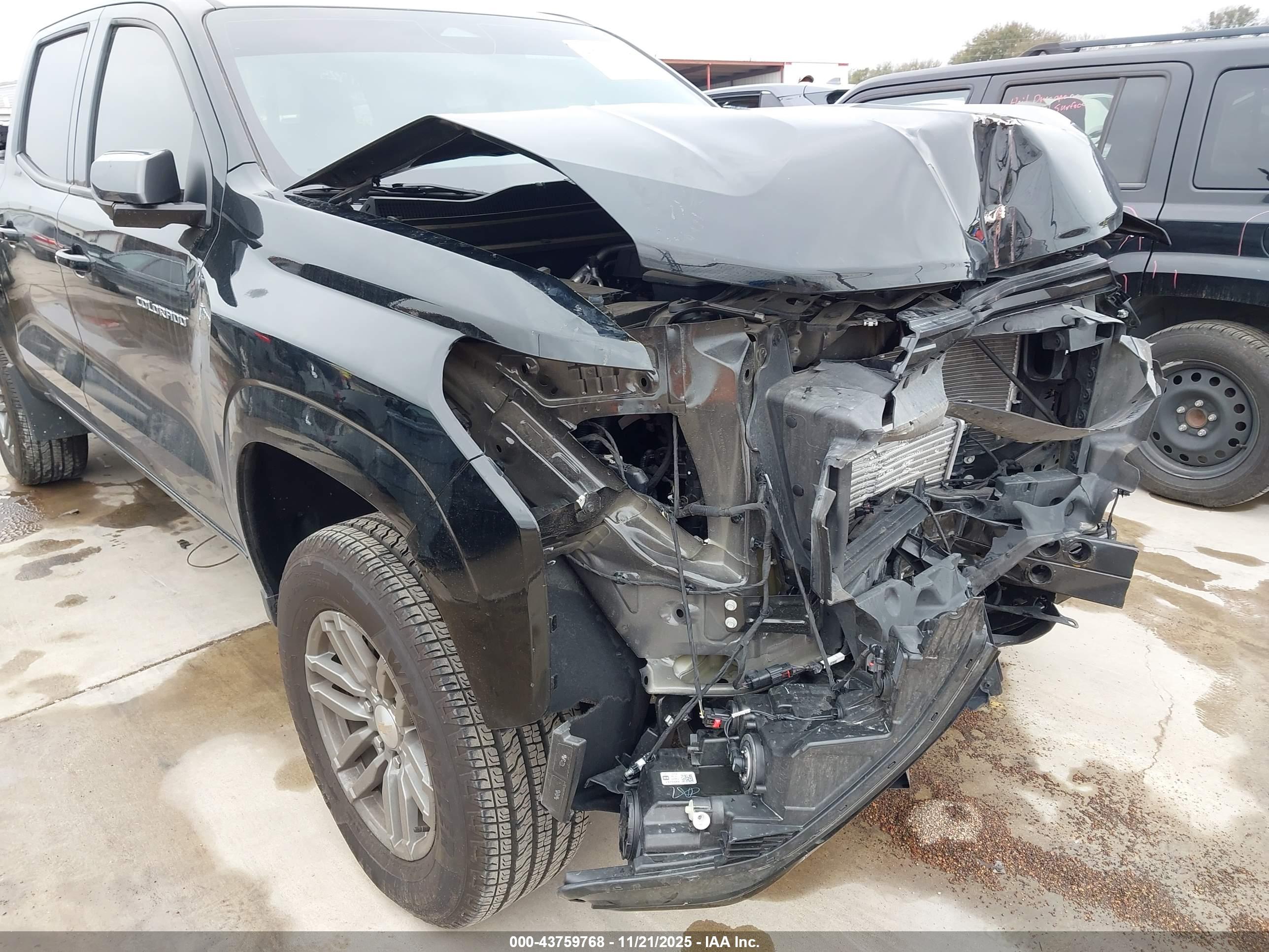 CHEVROLET COLORADO image 6