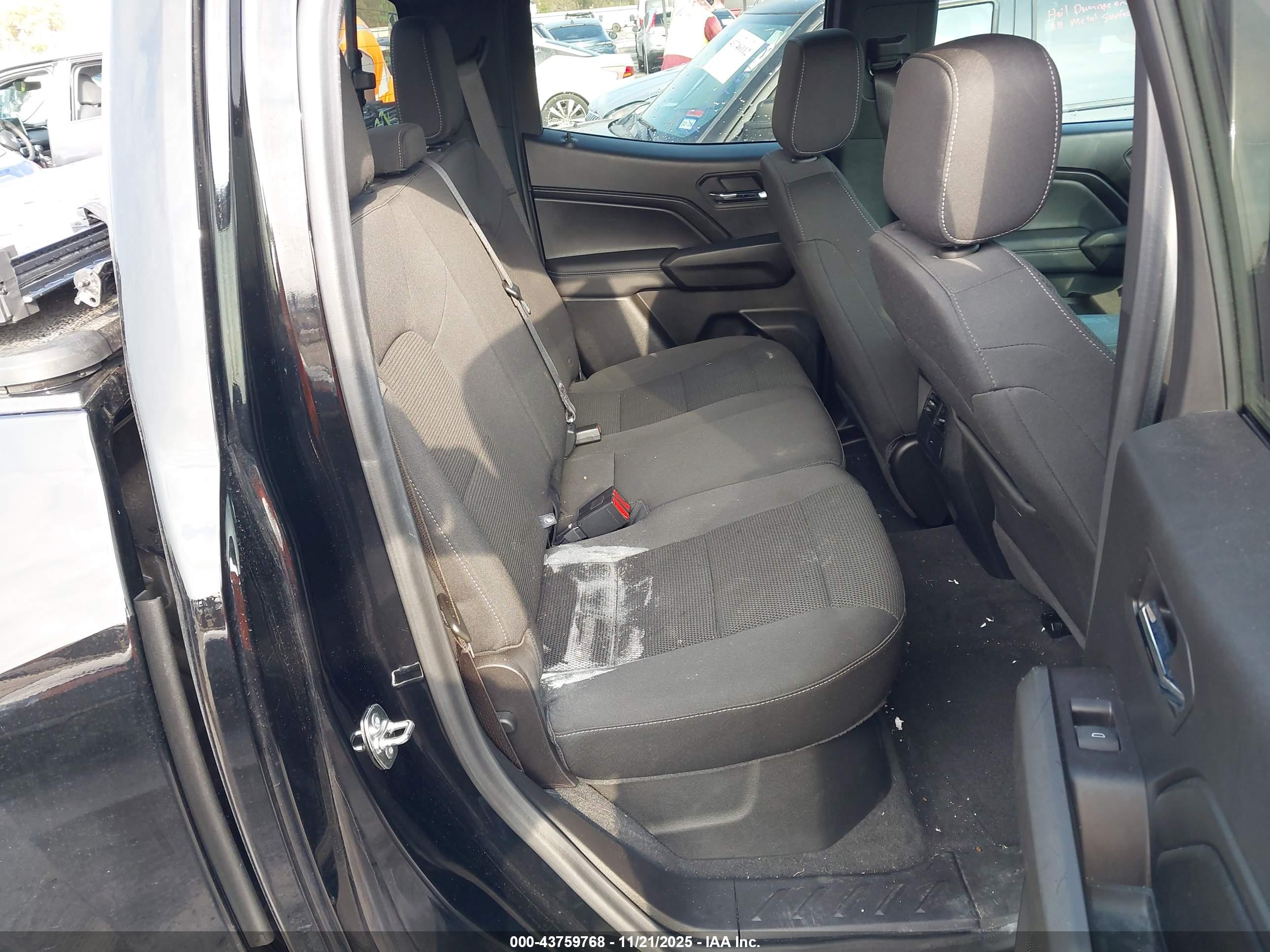 CHEVROLET COLORADO image 8