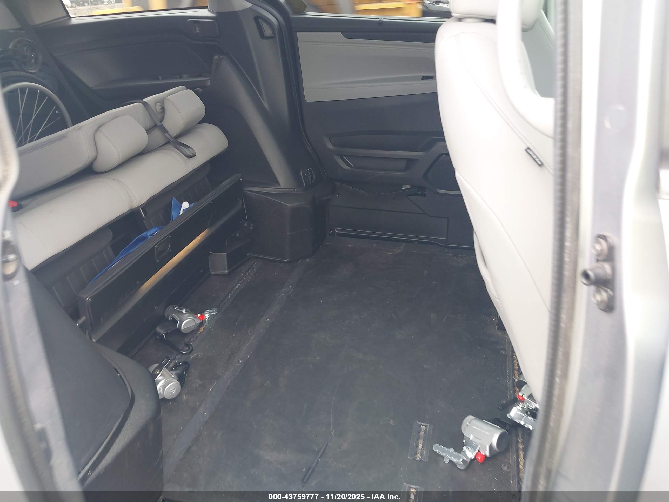 HONDA ODYSSEY image 8