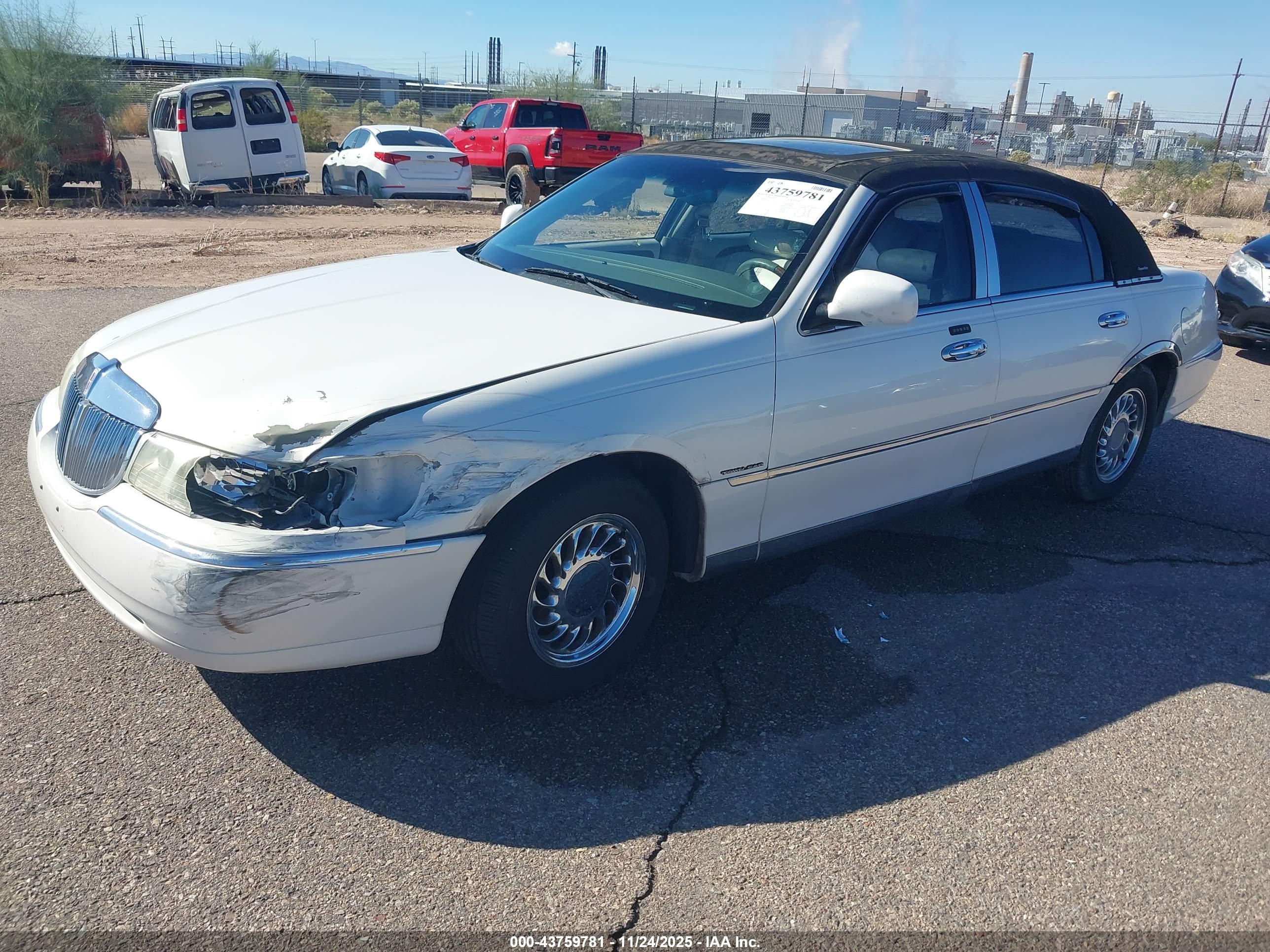 LINCOLN TOWN image 2