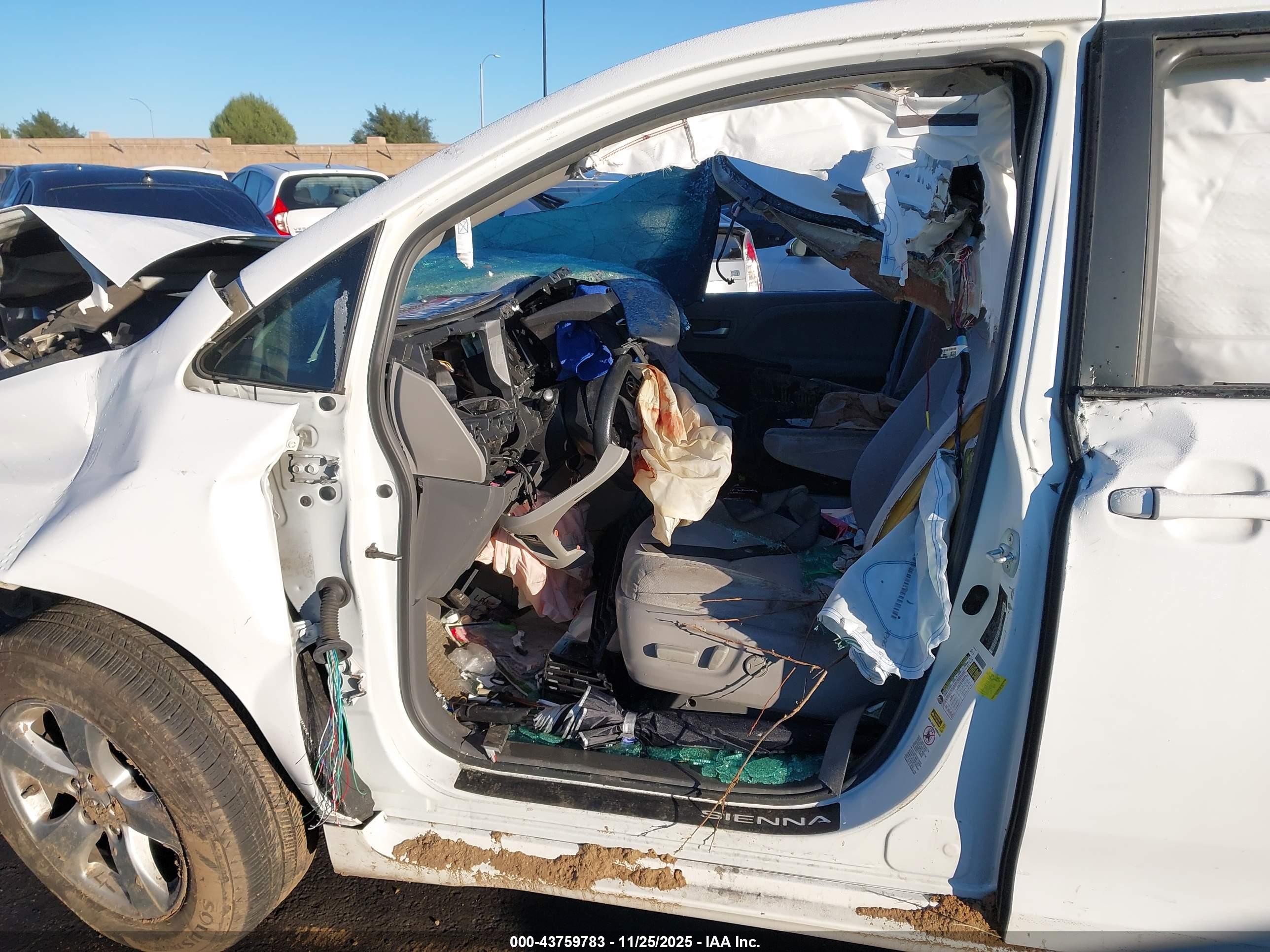 TOYOTA SIENNA image 5