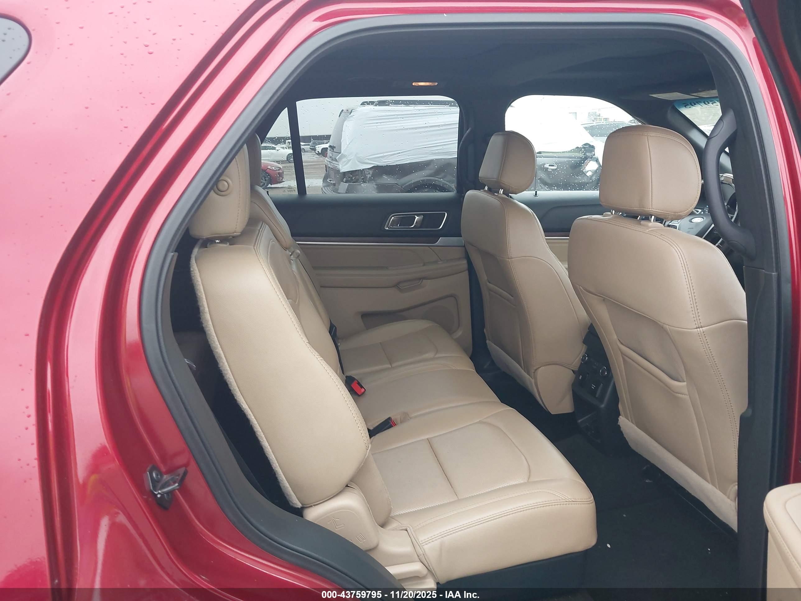 FORD EXPLORER image 8