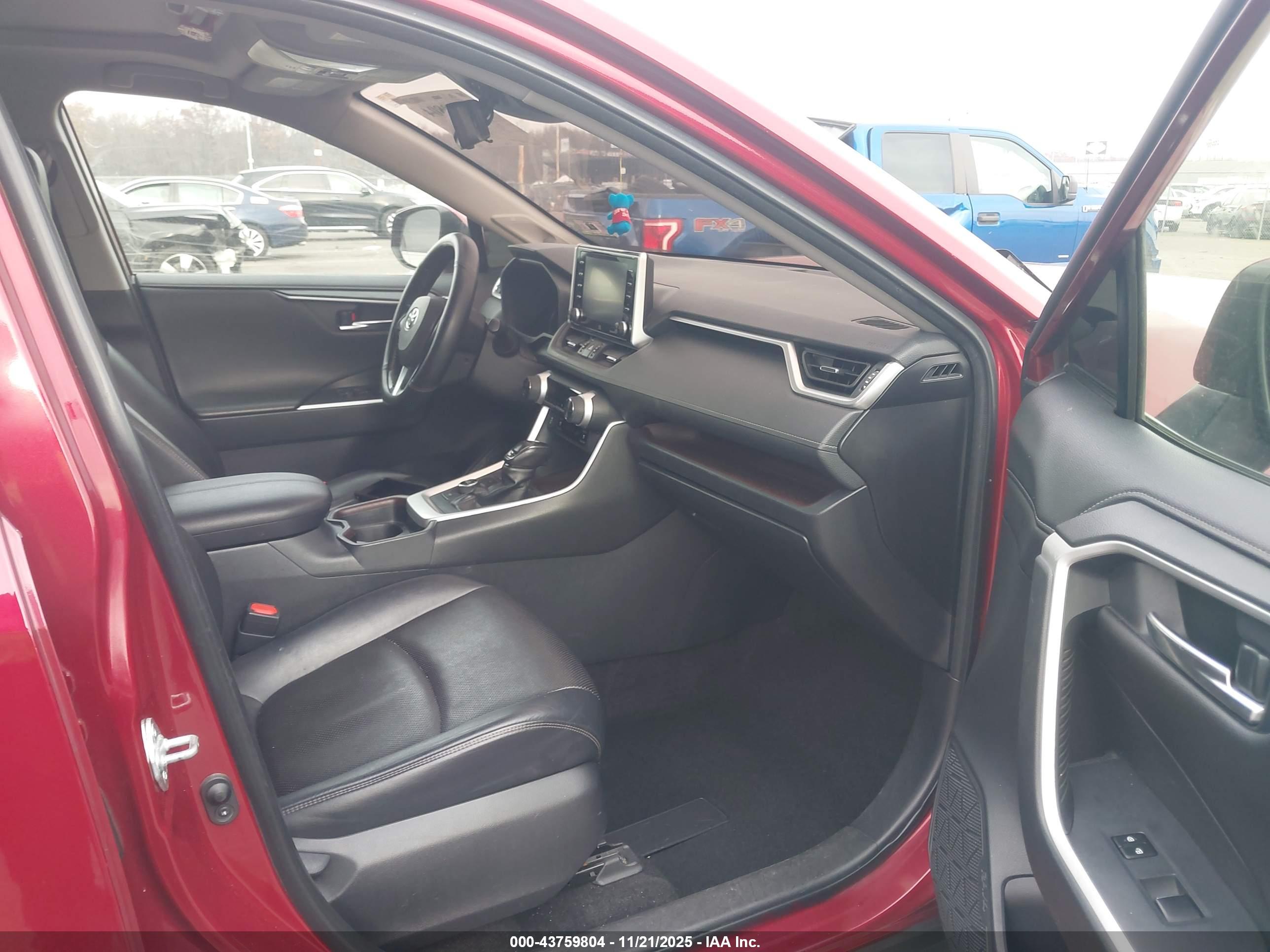 TOYOTA RAV4 image 5