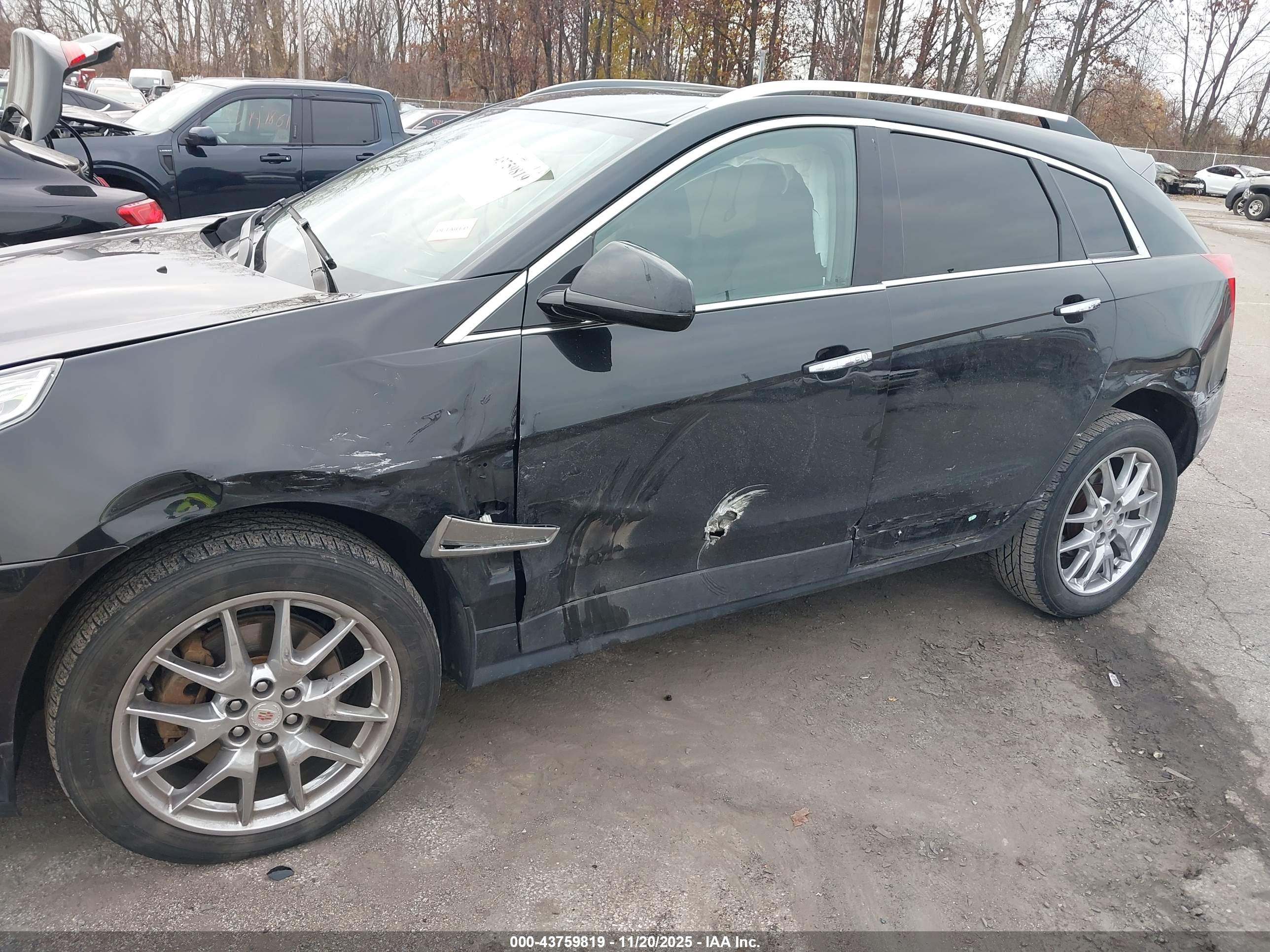 CADILLAC SRX image 6