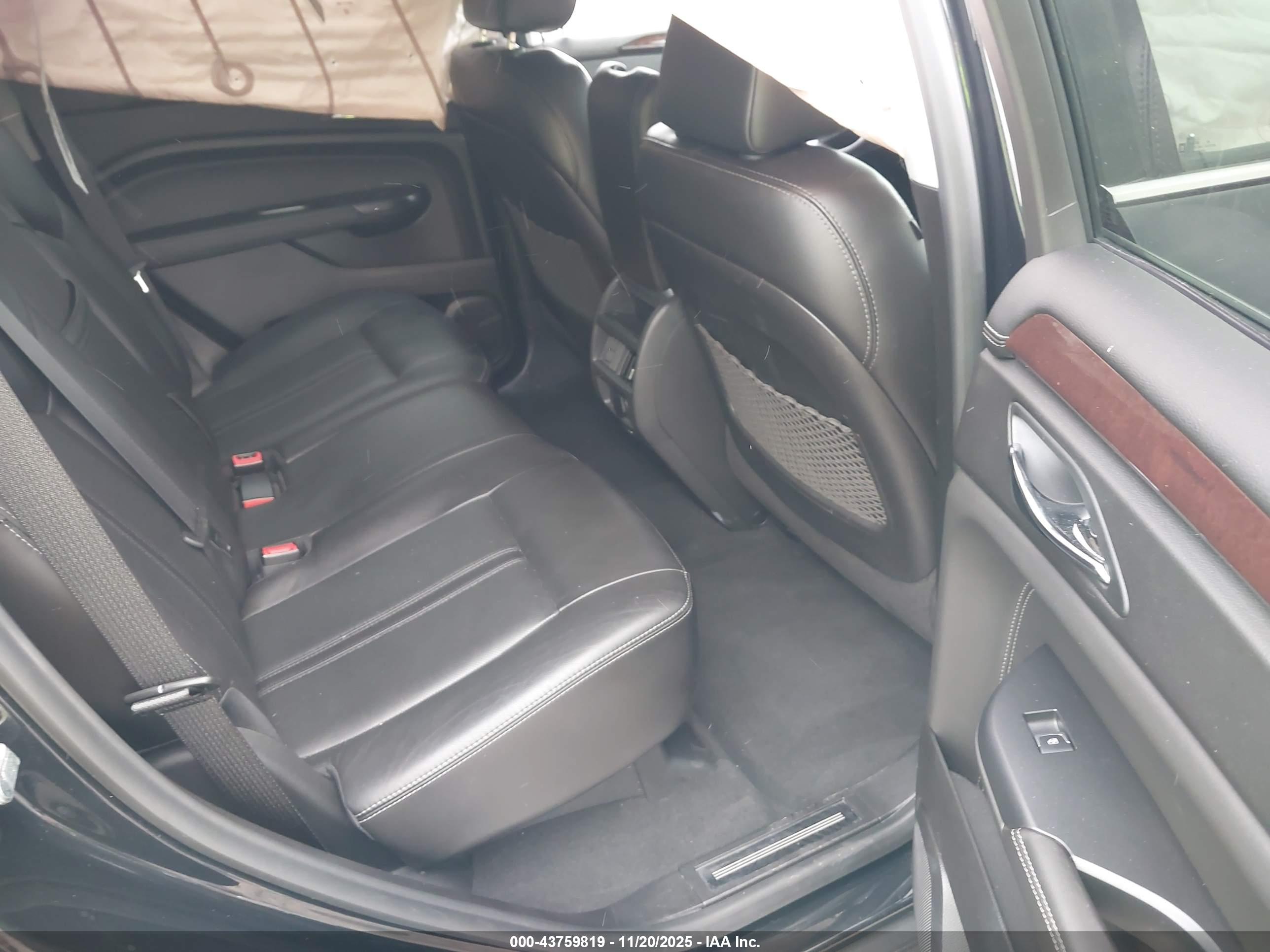 CADILLAC SRX image 8