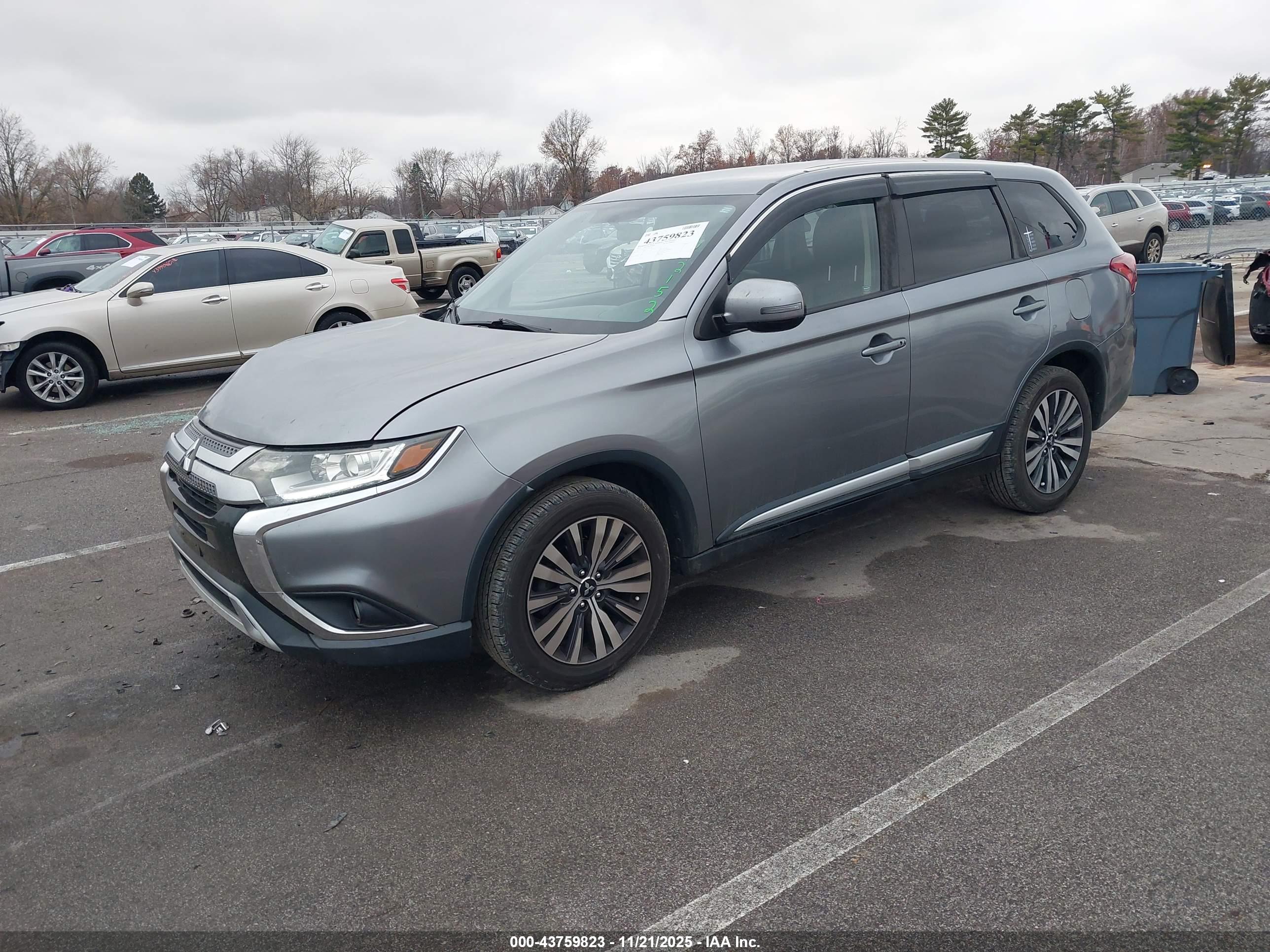 MITSUBISHI OUTLANDER image 2