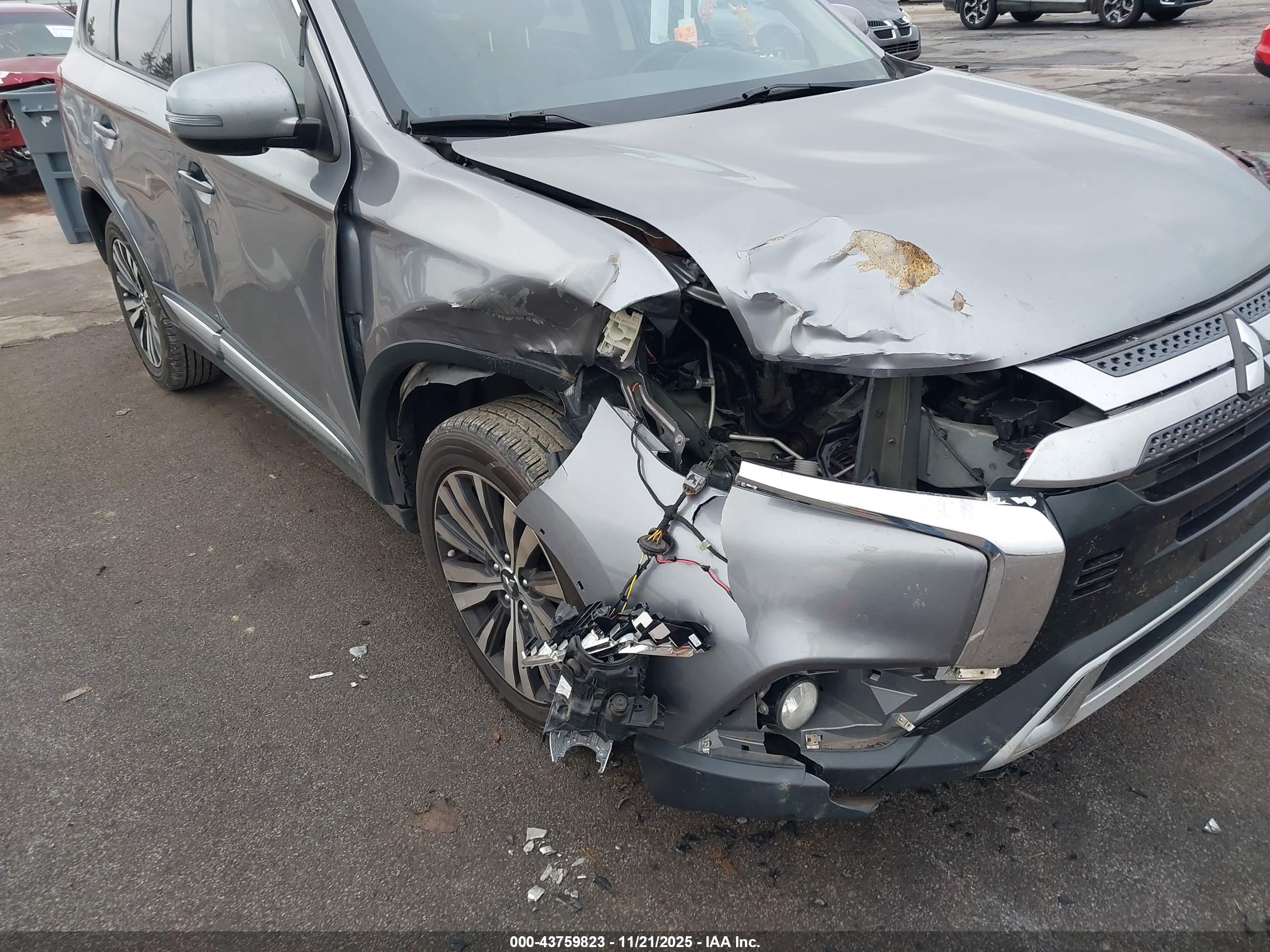 MITSUBISHI OUTLANDER image 6