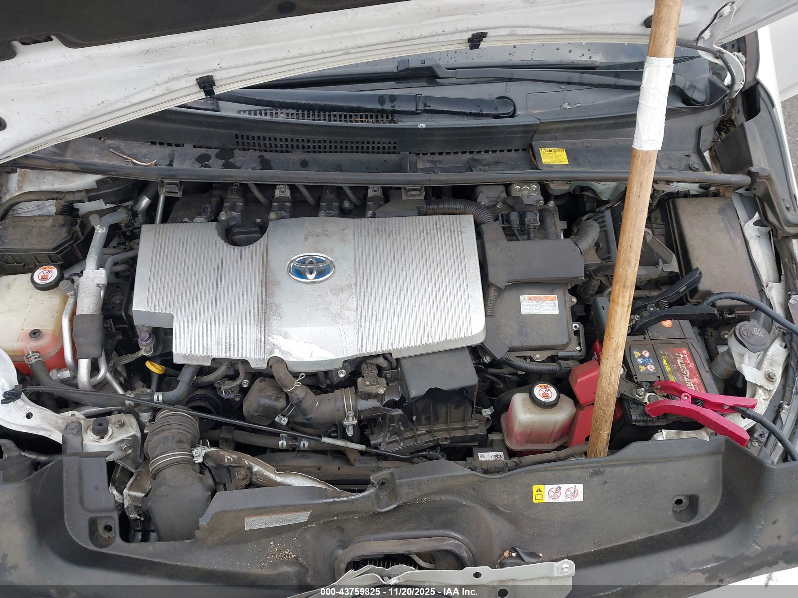 TOYOTA PRIUS image 10