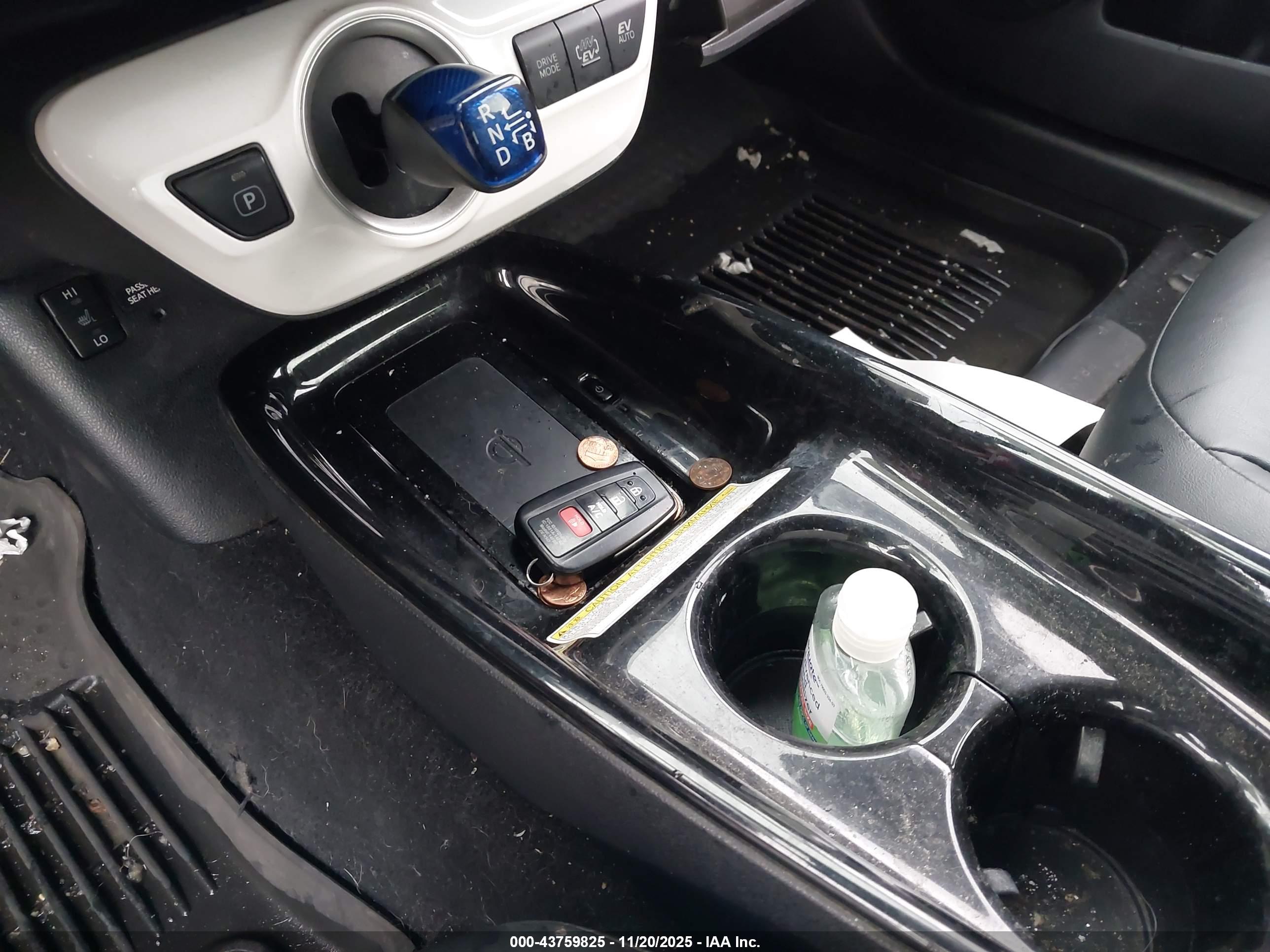 TOYOTA PRIUS image 11