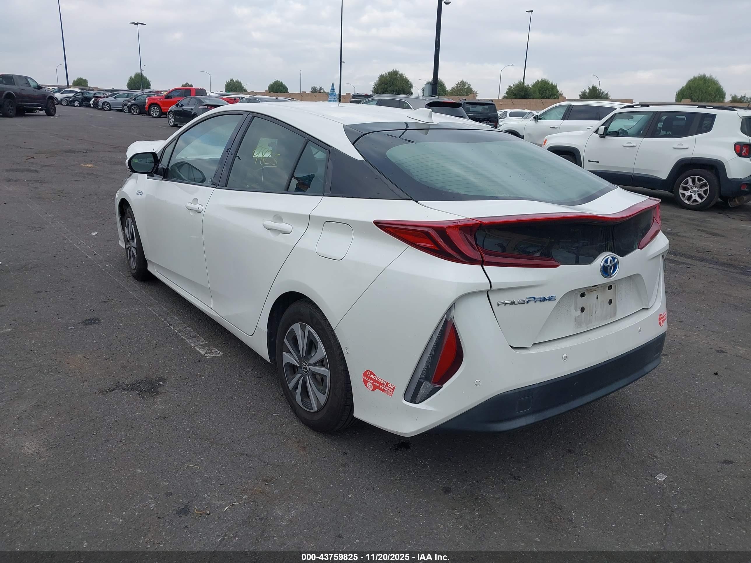 TOYOTA PRIUS image 3
