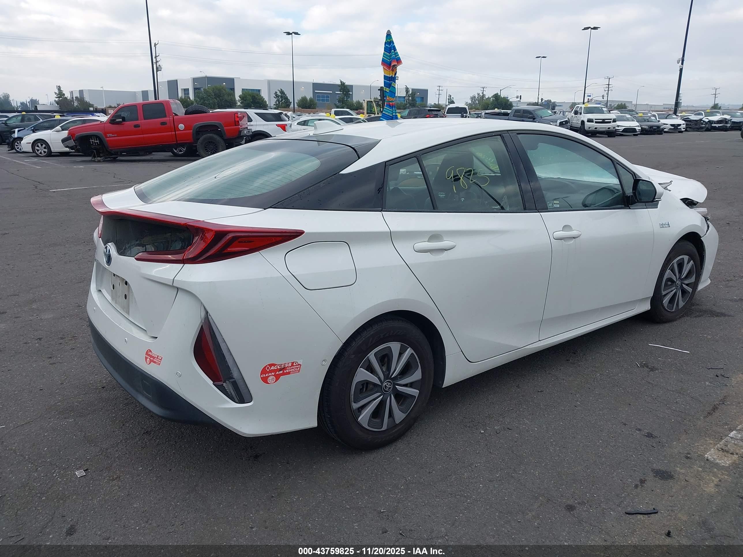 TOYOTA PRIUS image 4
