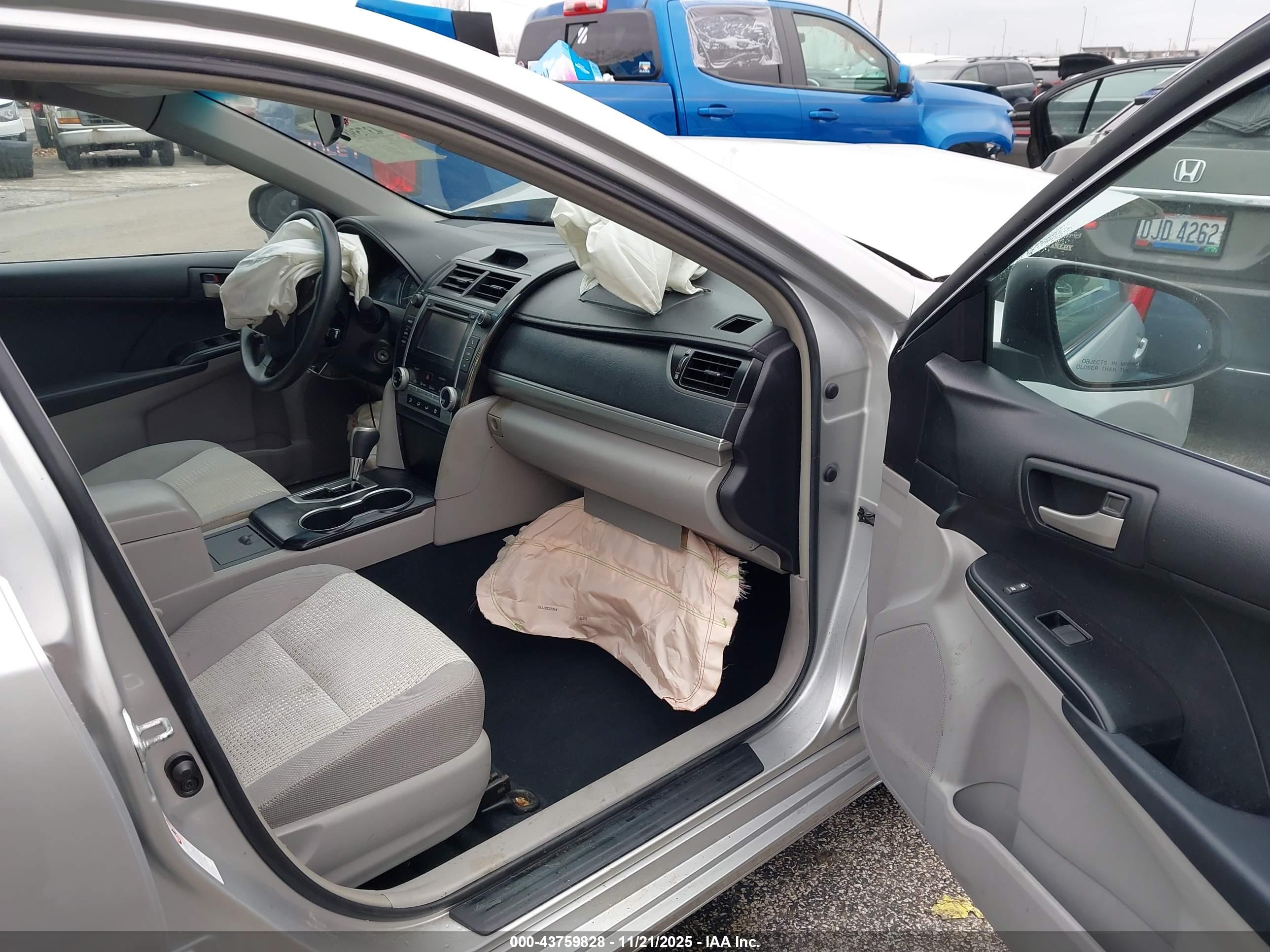 TOYOTA CAMRY image 5