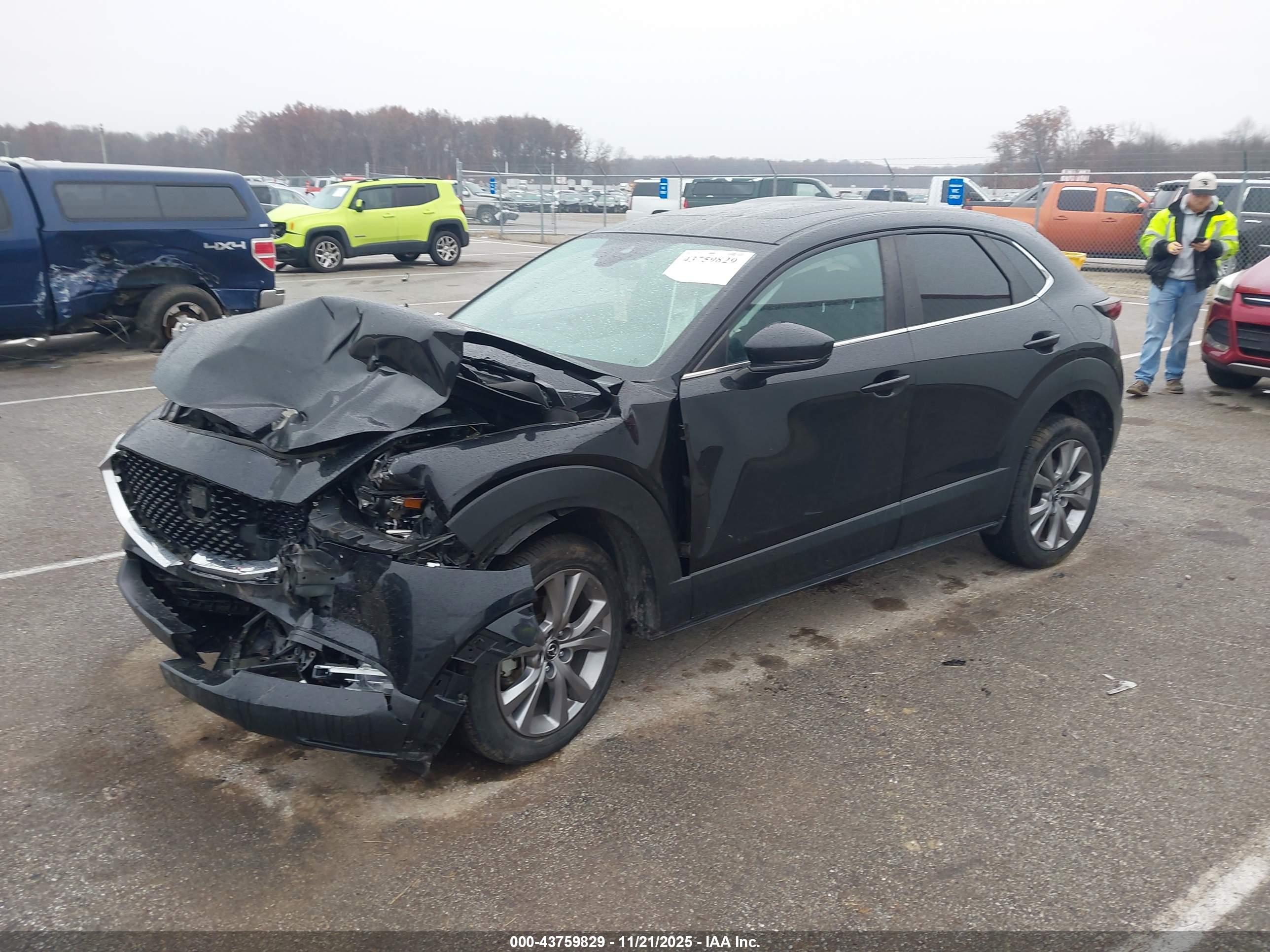 MAZDA CX-30 image 2