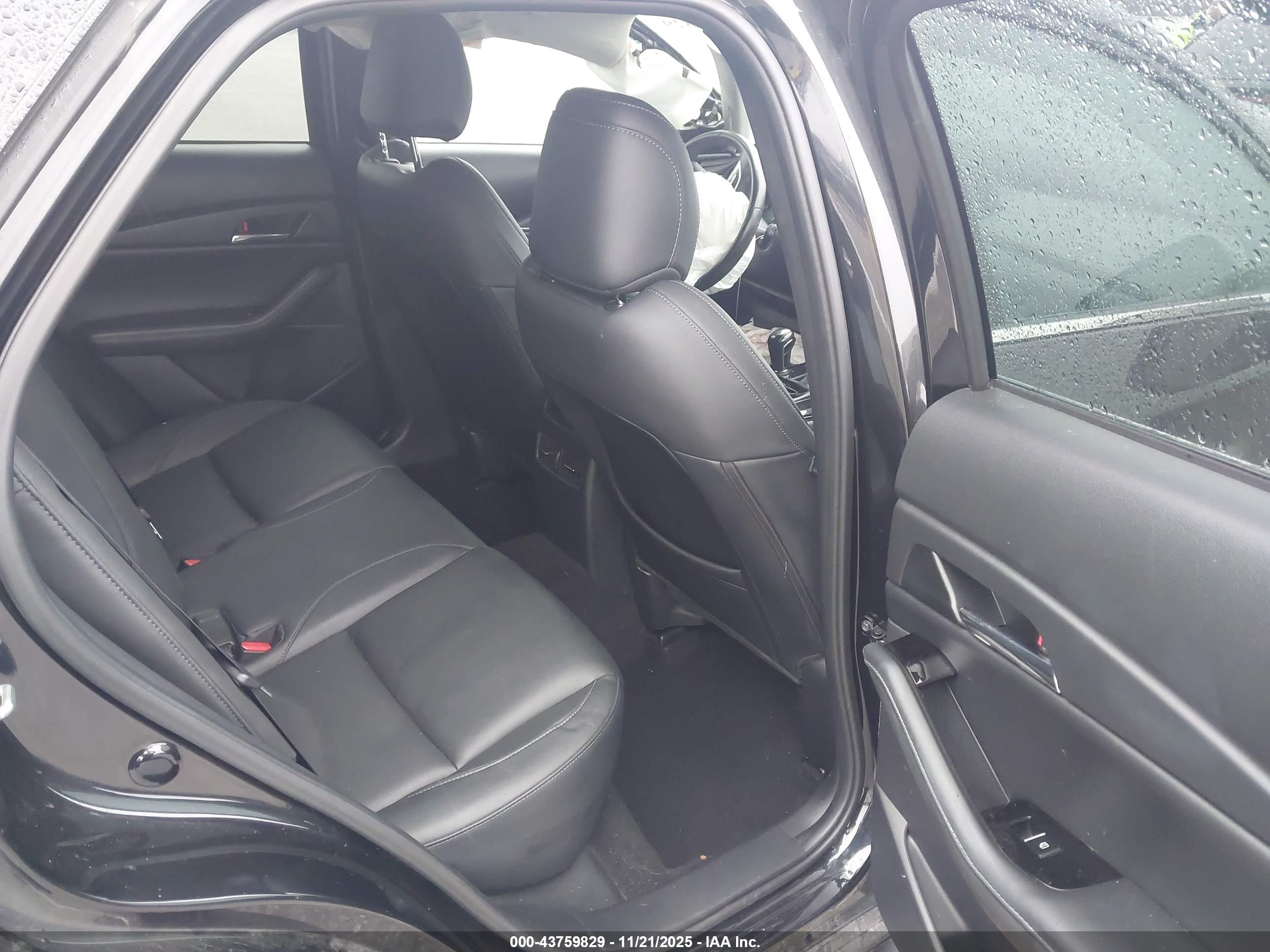 MAZDA CX-30 image 8