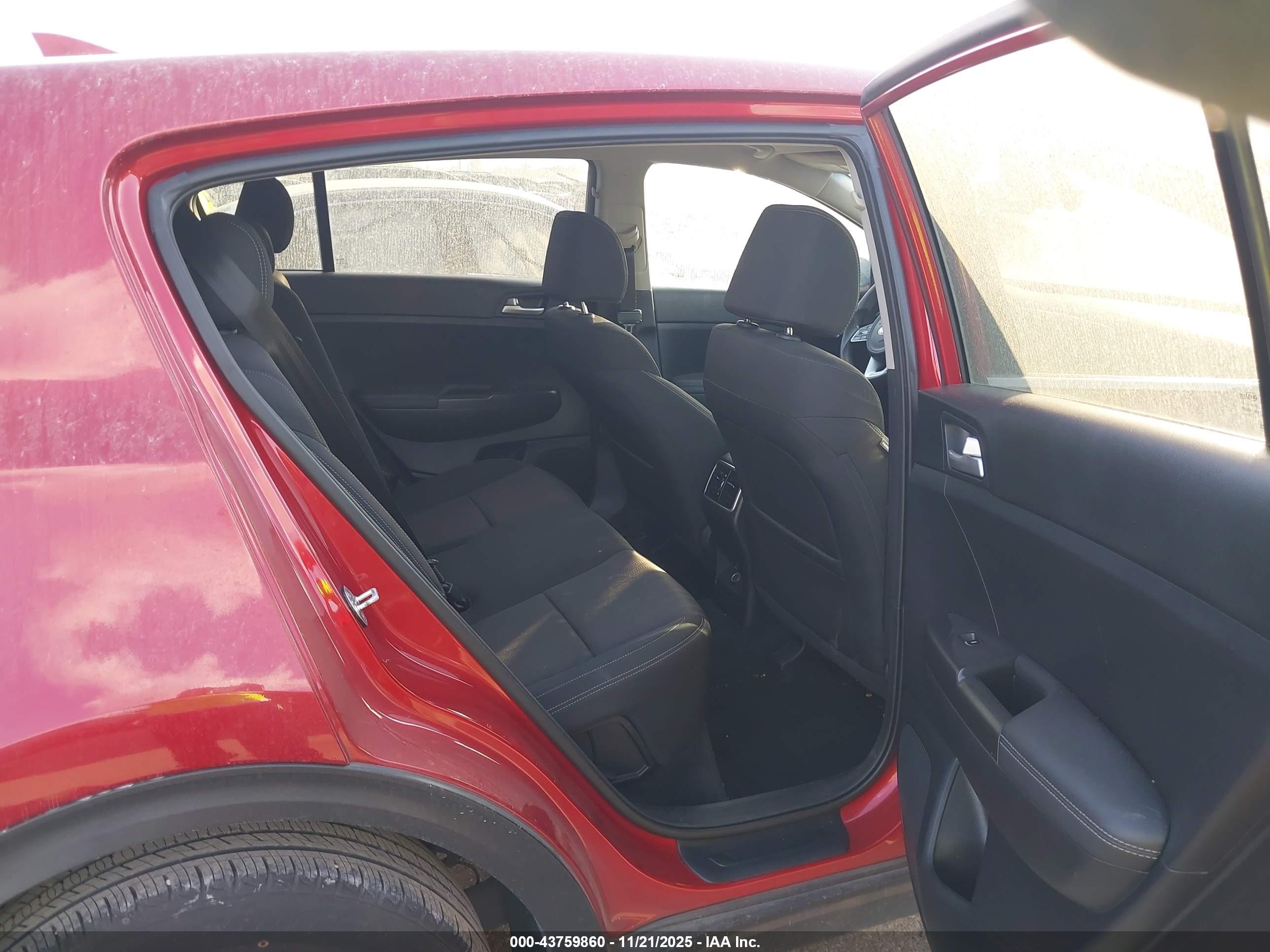 KIA SPORTAGE image 8