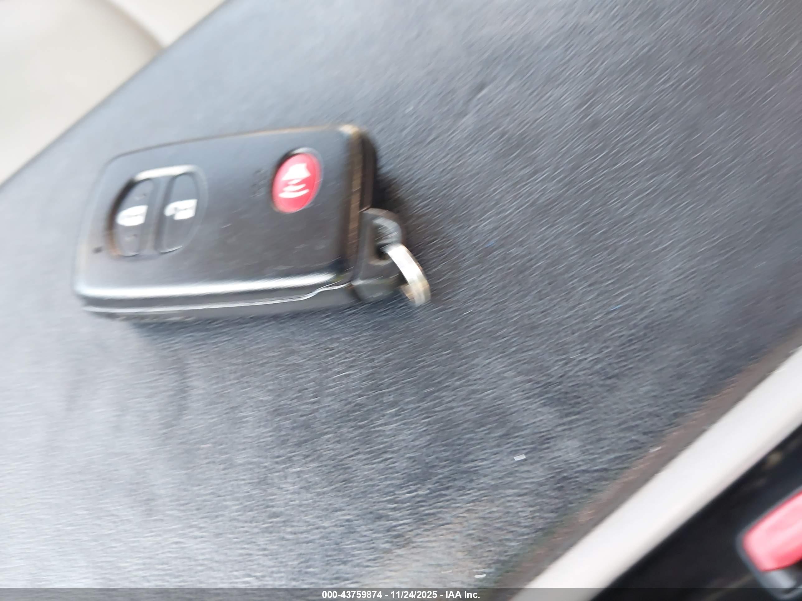 TOYOTA PRIUS image 11