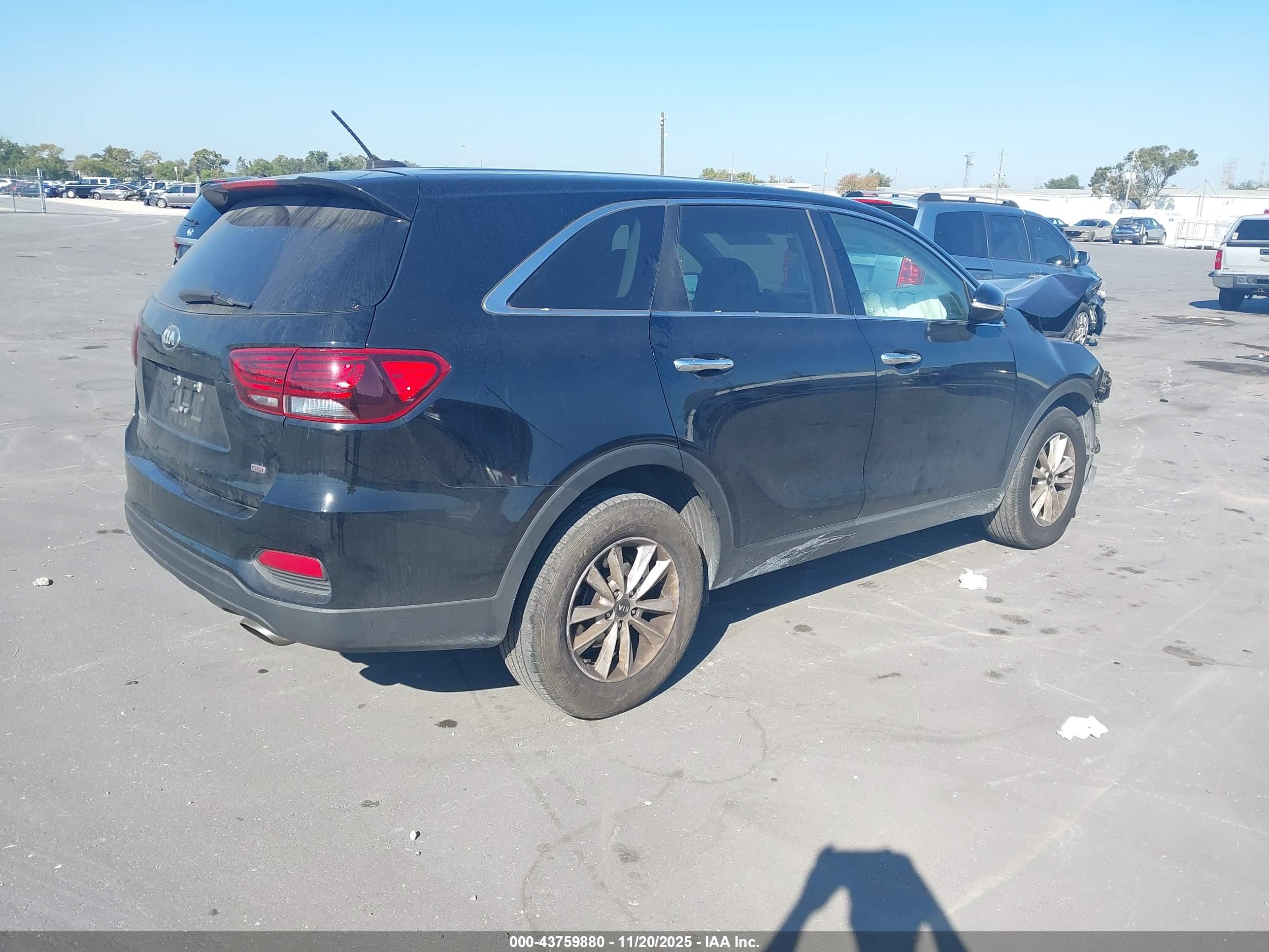 KIA SORENTO image 4