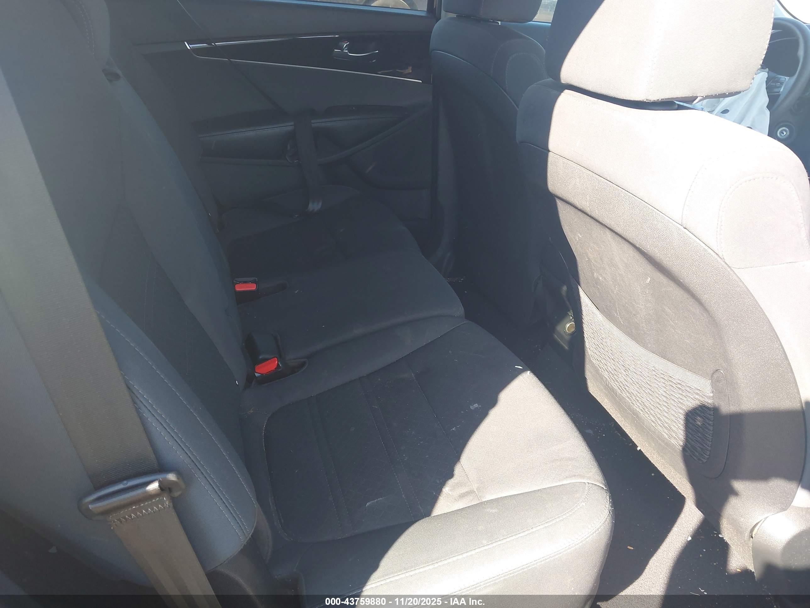KIA SORENTO image 8