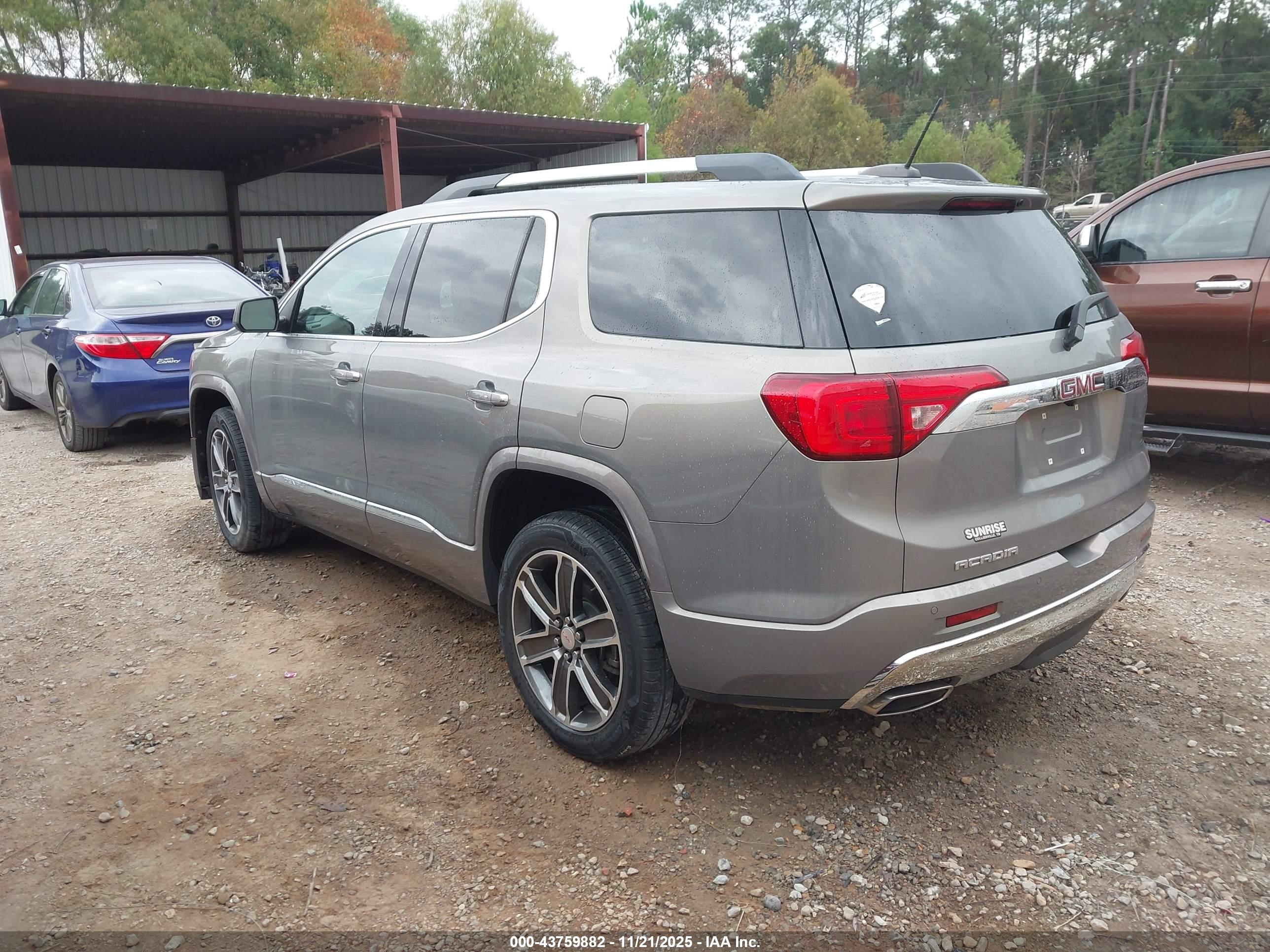 GMC ACADIA image 3