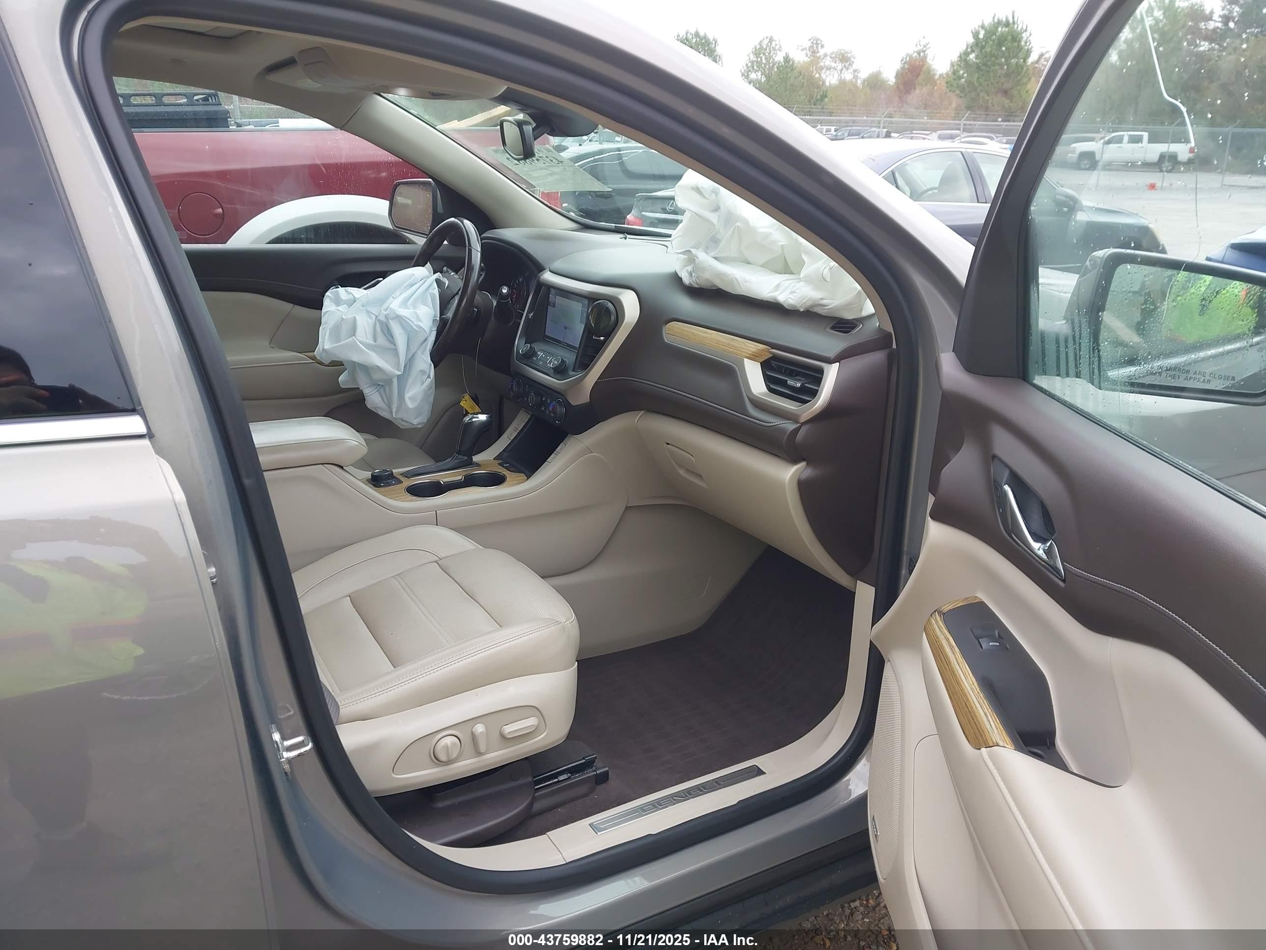 GMC ACADIA image 5