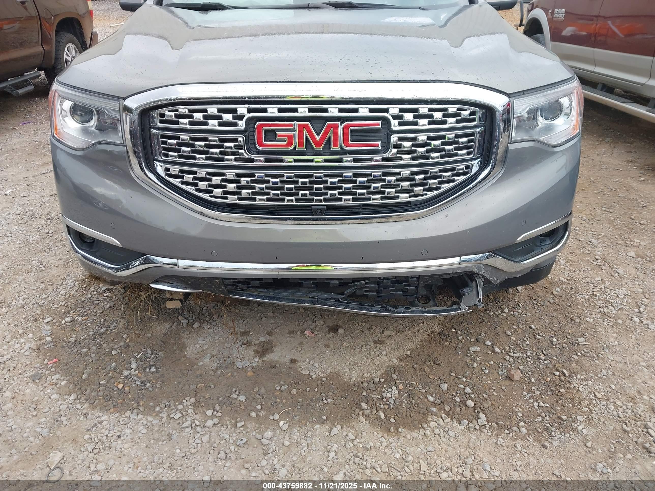 GMC ACADIA image 6