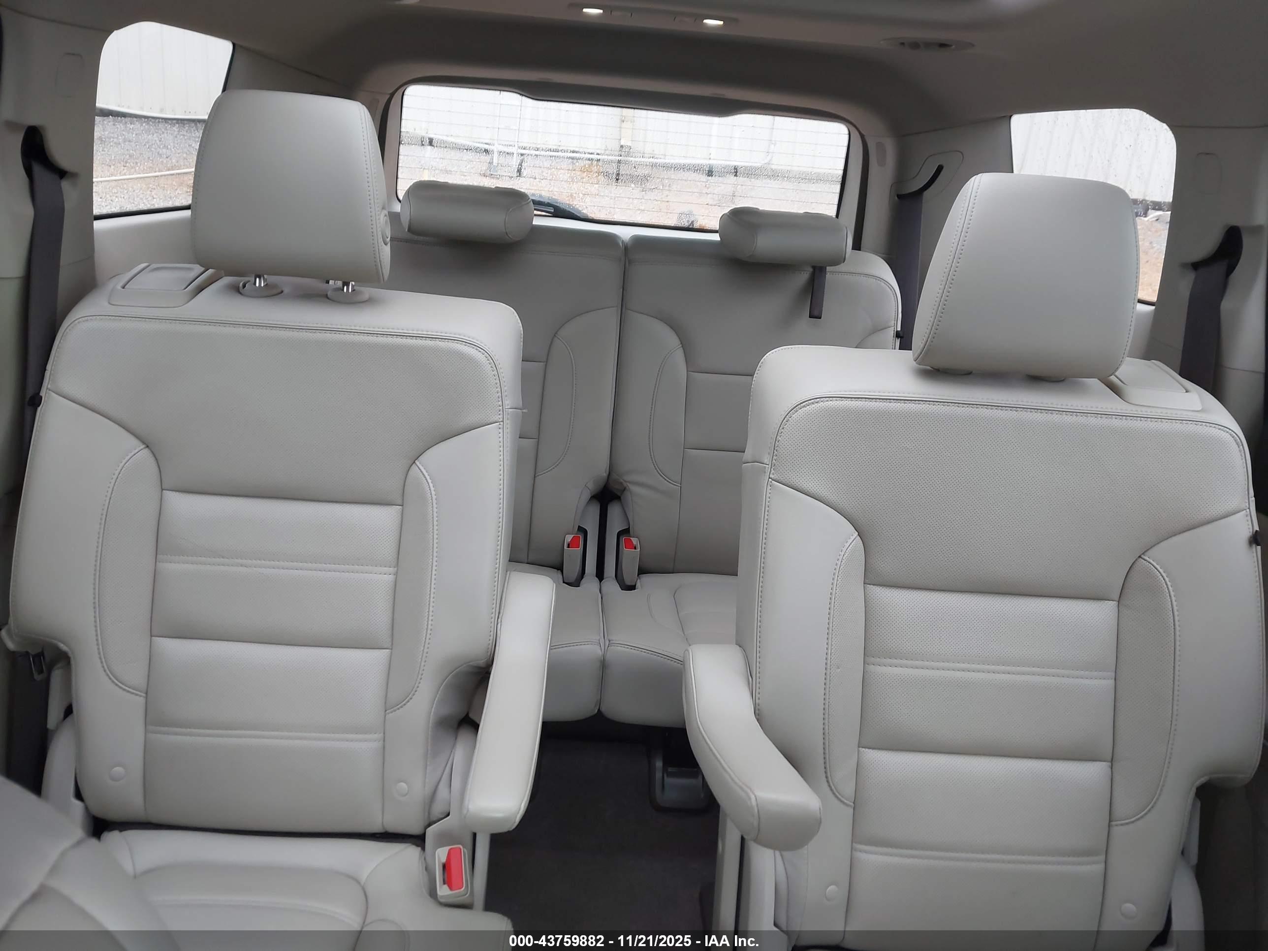 GMC ACADIA image 8