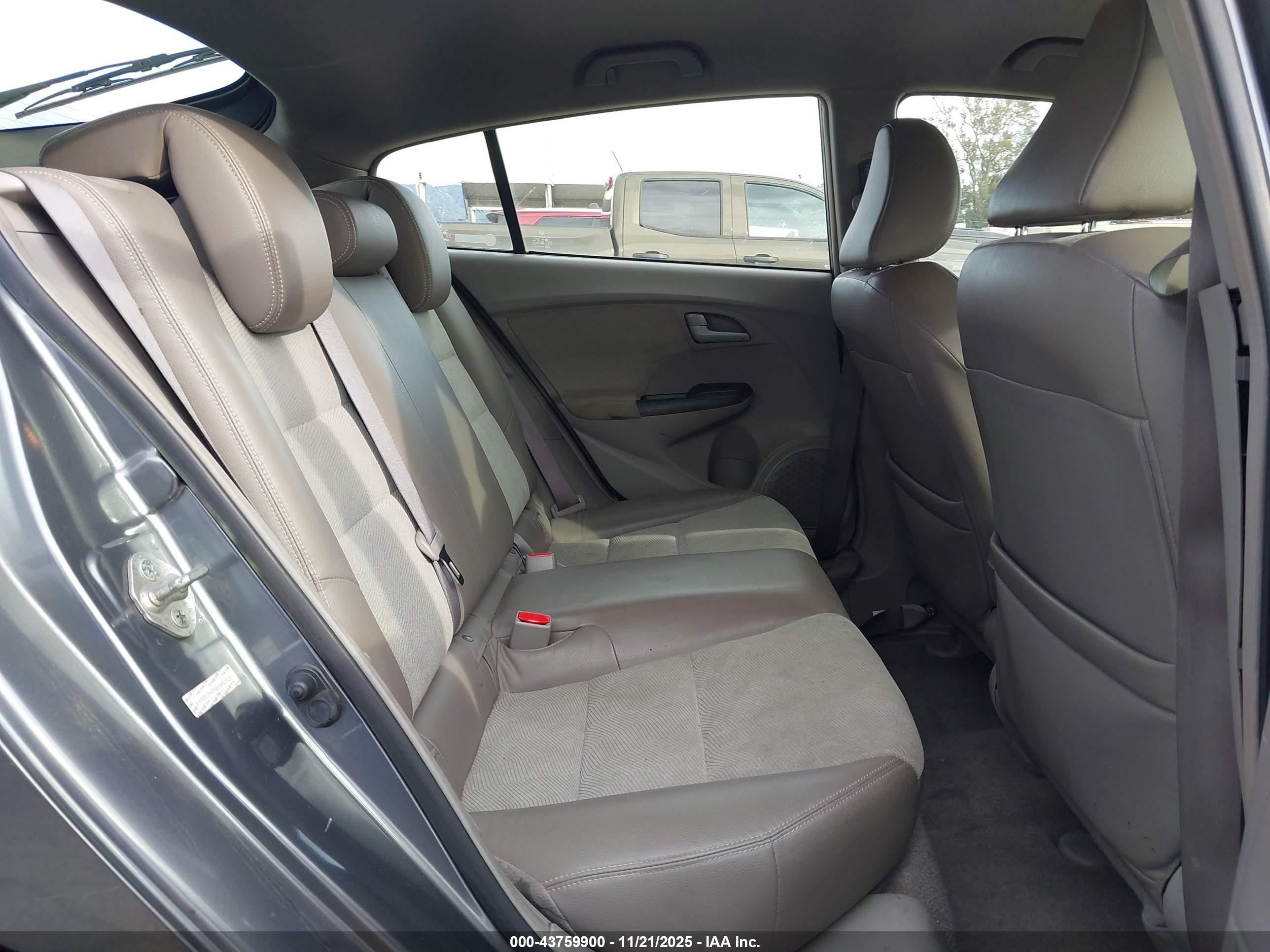 HONDA INSIGHT image 8