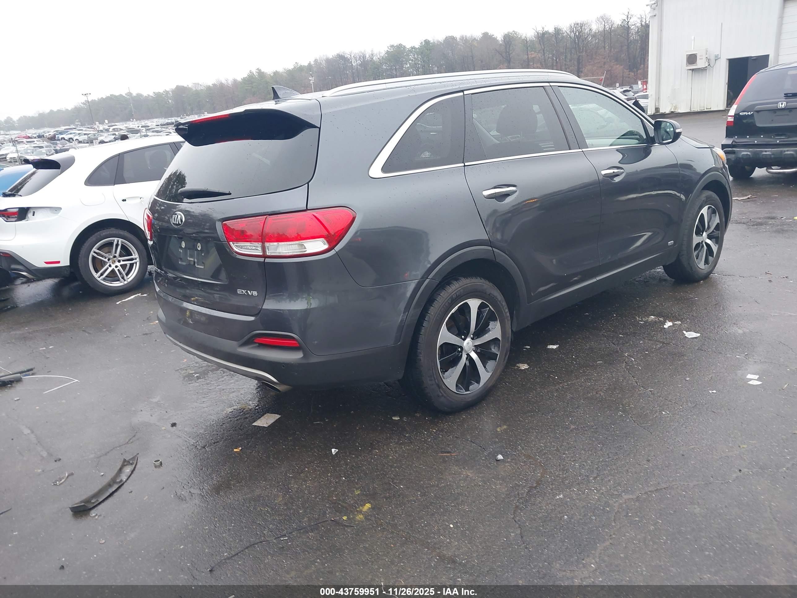 KIA SORENTO image 4