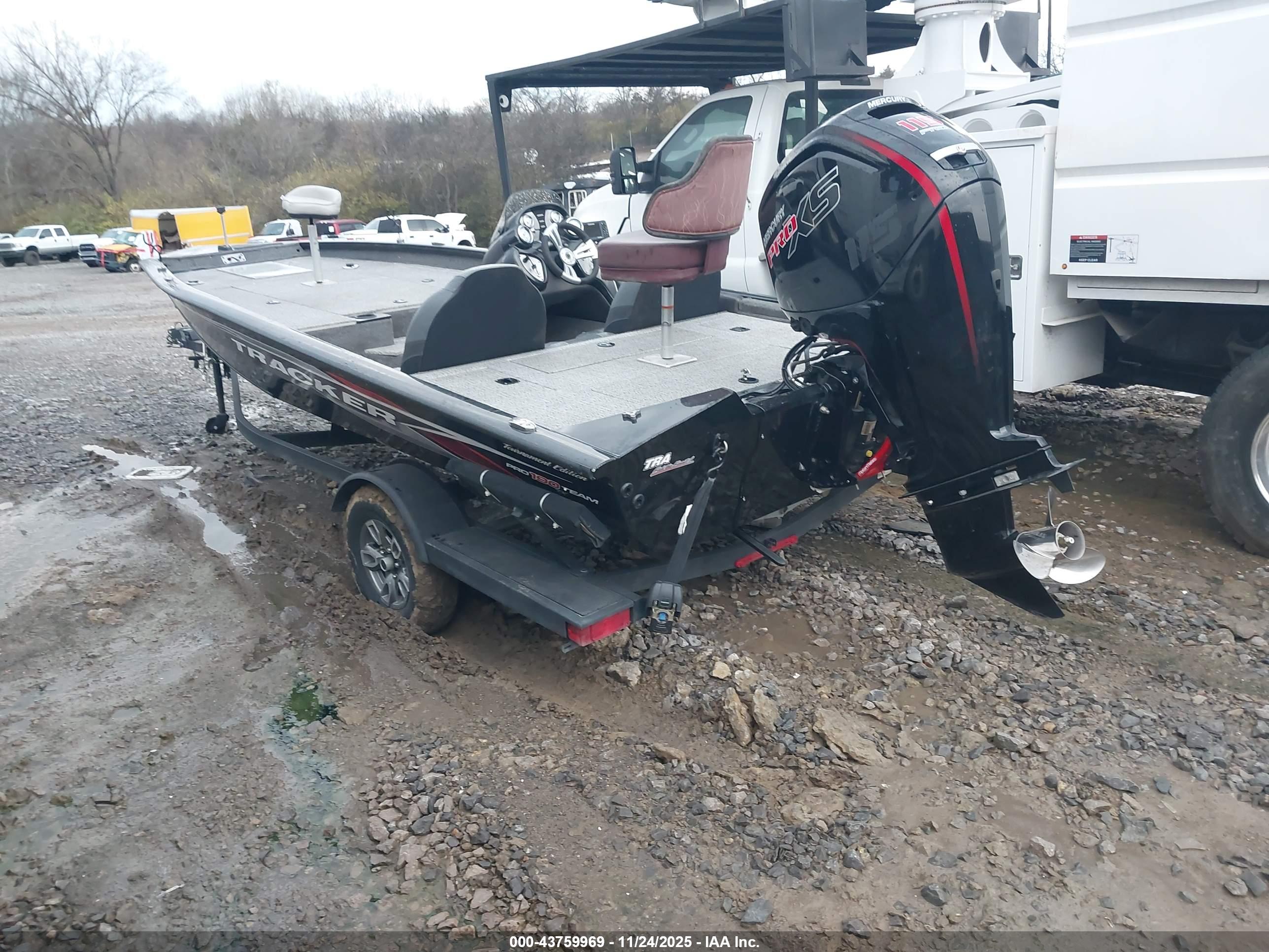 BASS TRACKER image 3
