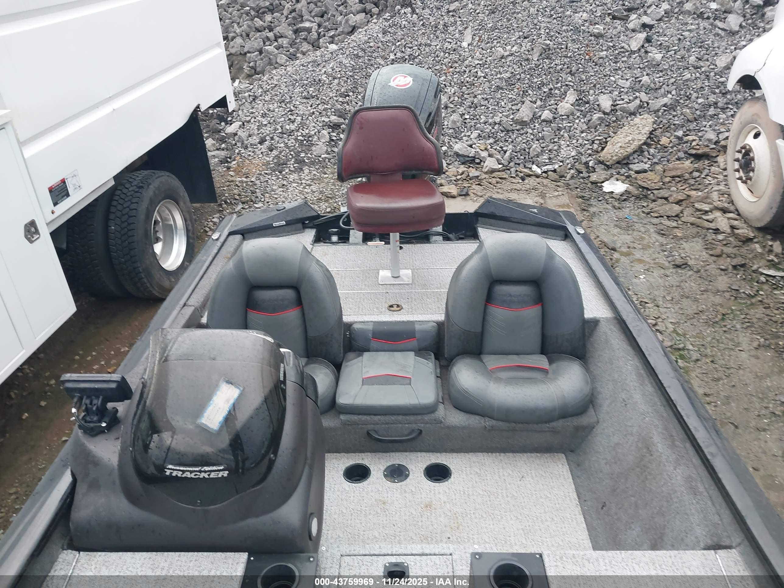 BASS TRACKER image 8