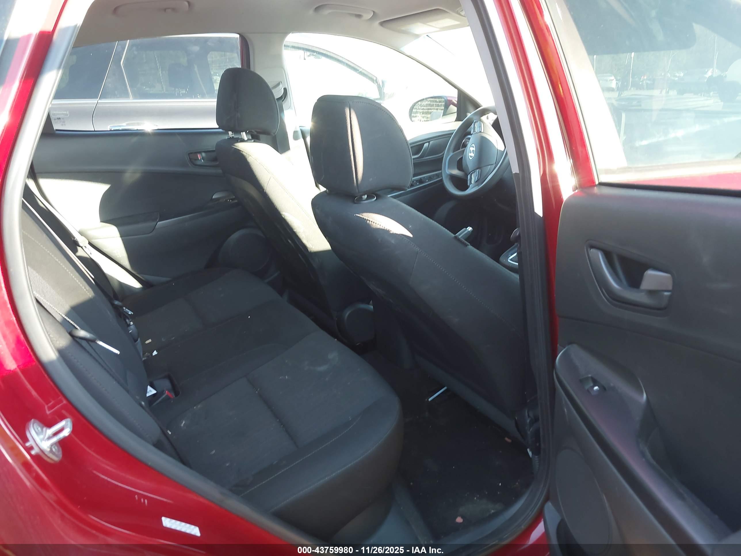 HYUNDAI KONA image 8