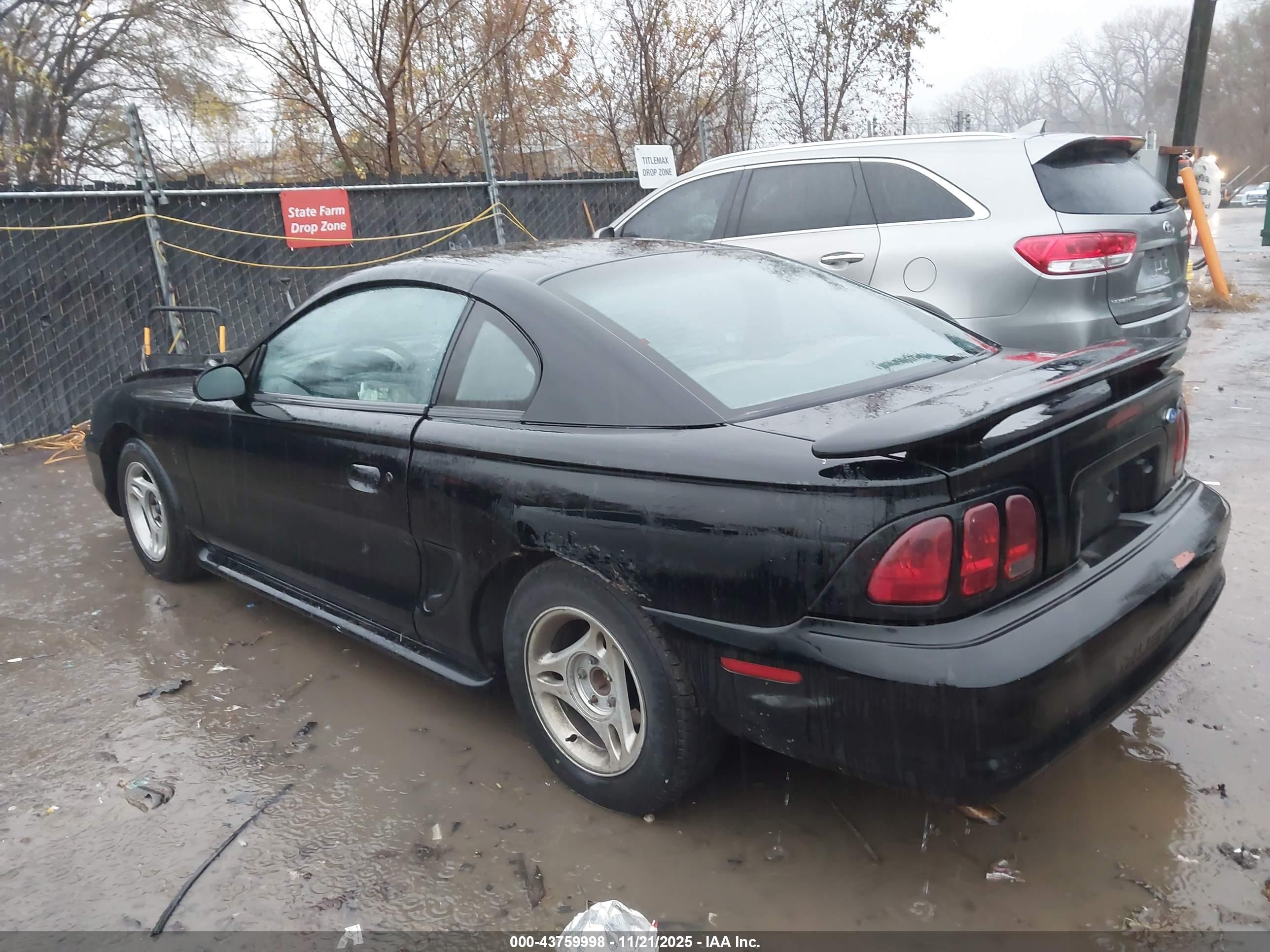 FORD MUSTANG image 3