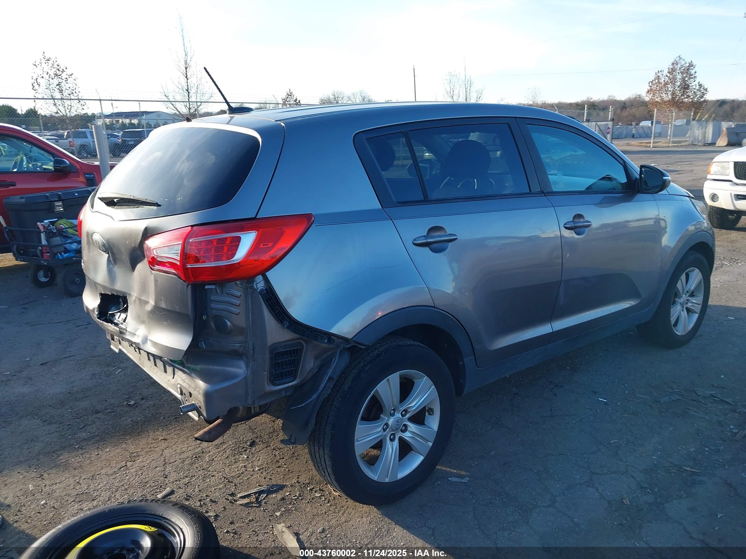 KIA SPORTAGE image 4