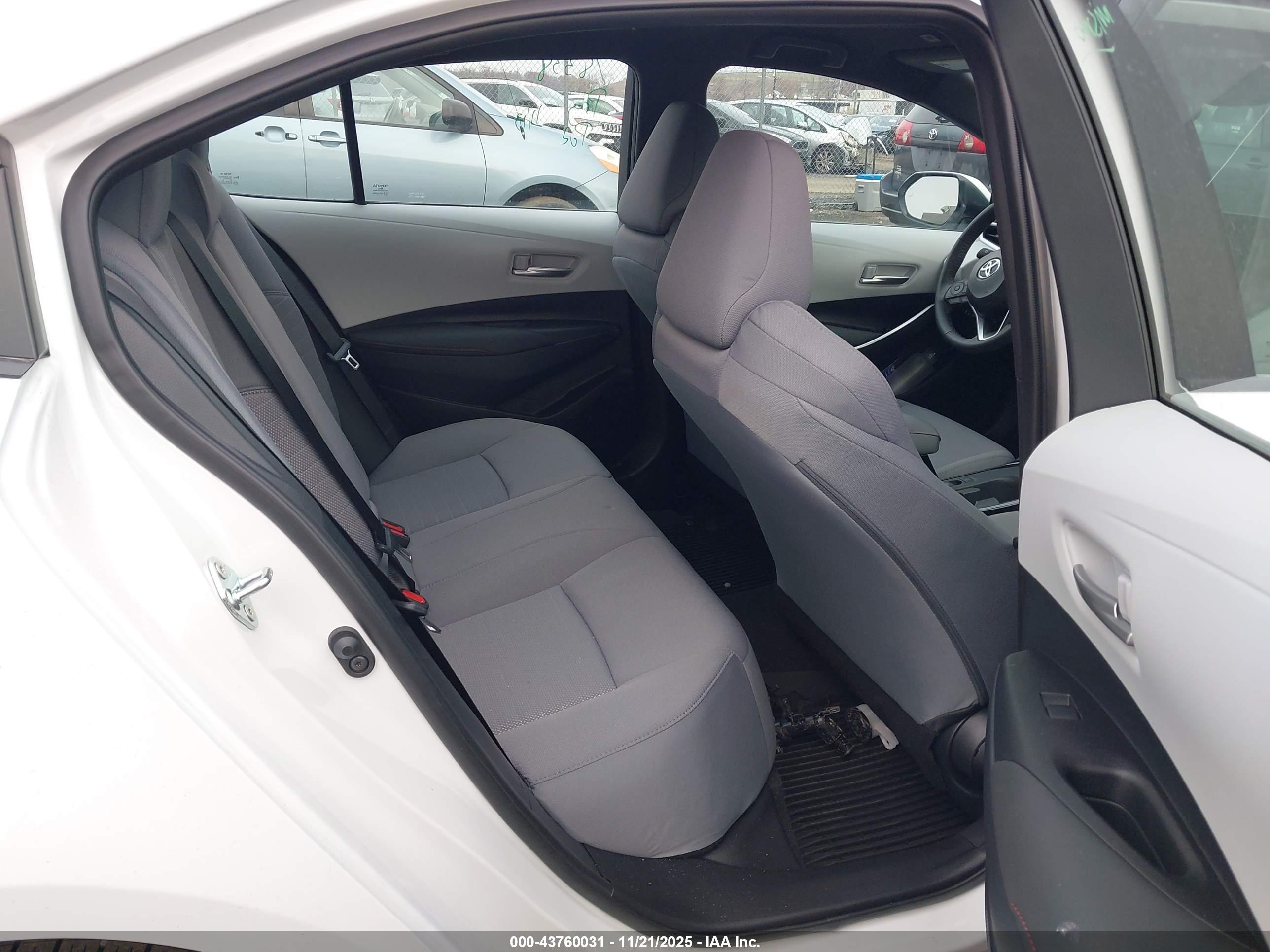TOYOTA COROLLA image 8