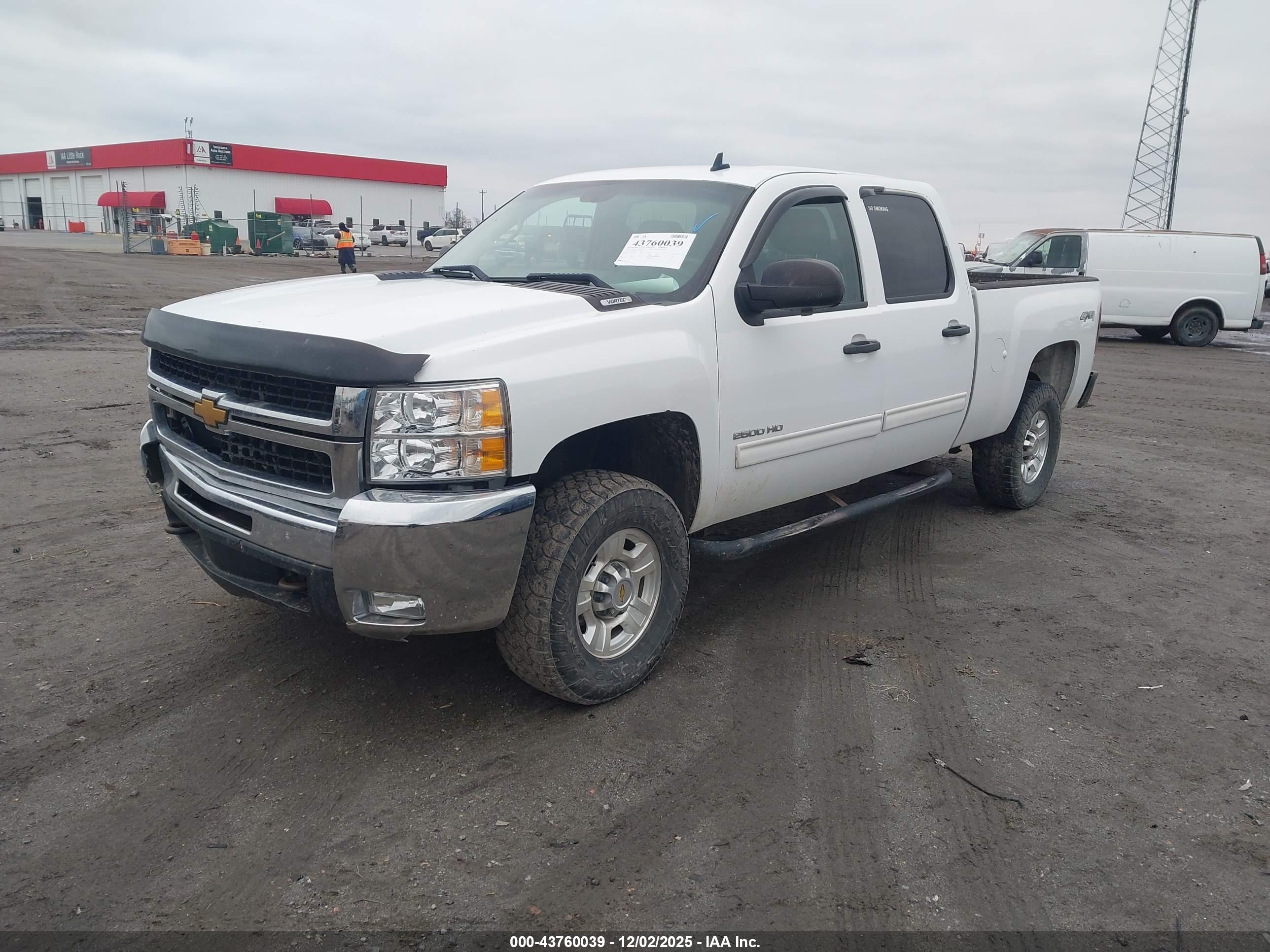 CHEVROLET SILVERADO image 2