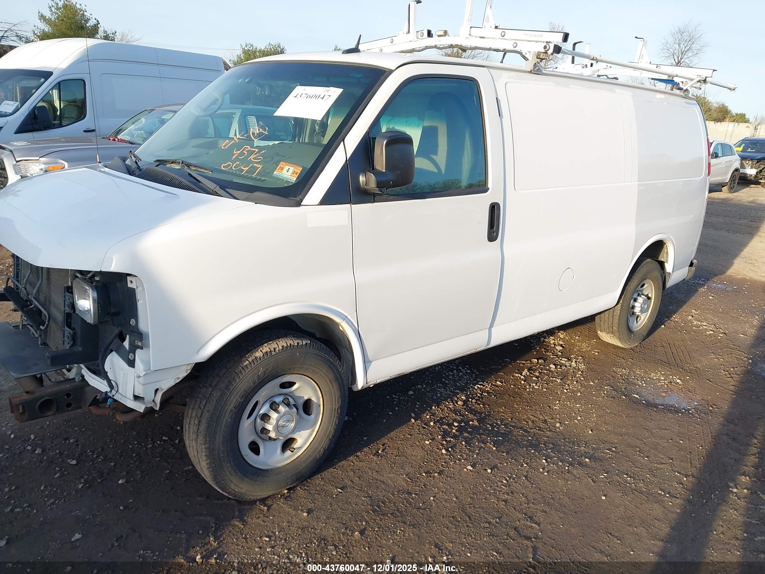 CHEVROLET EXPRESS image 2