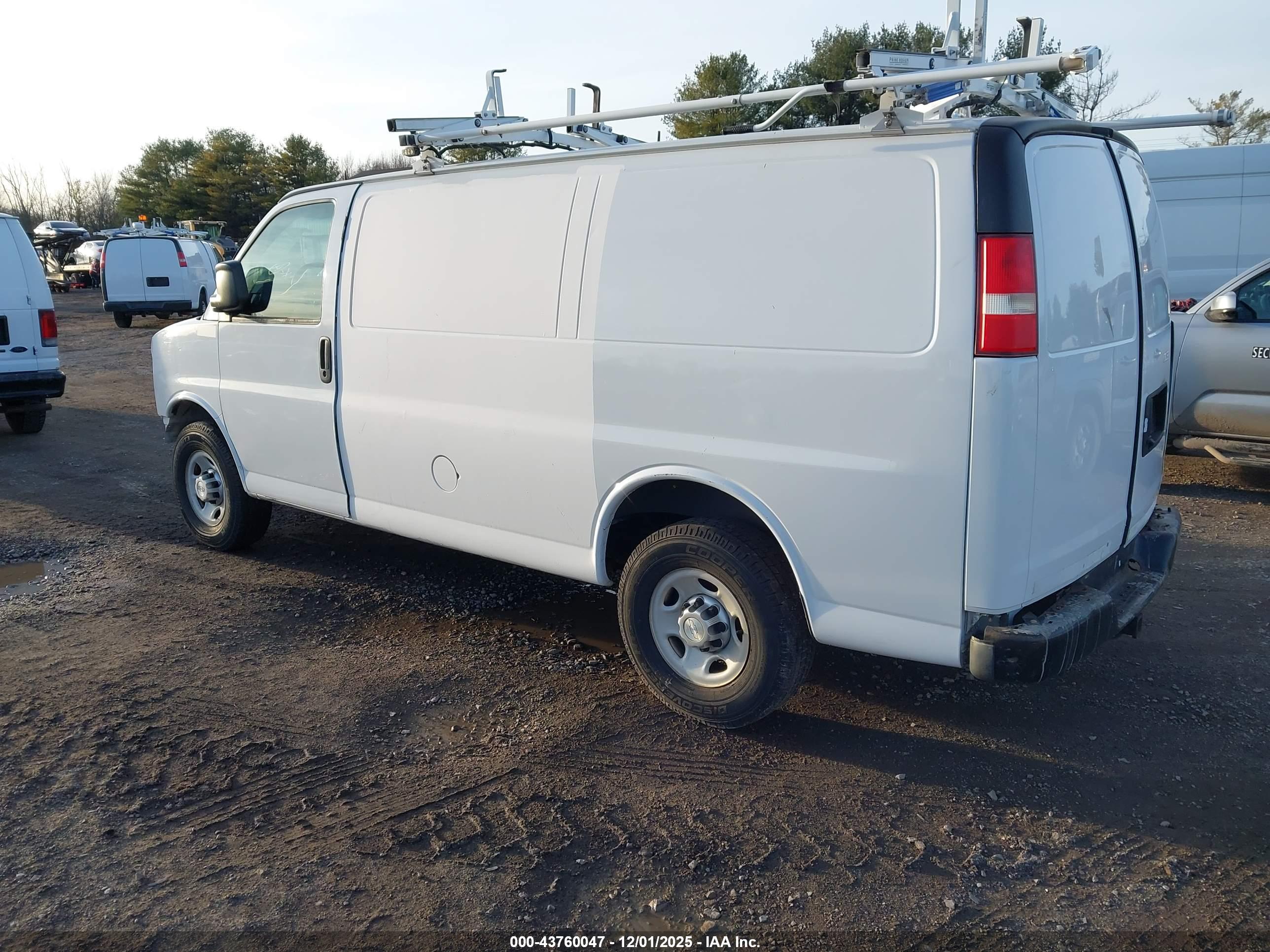CHEVROLET EXPRESS image 3