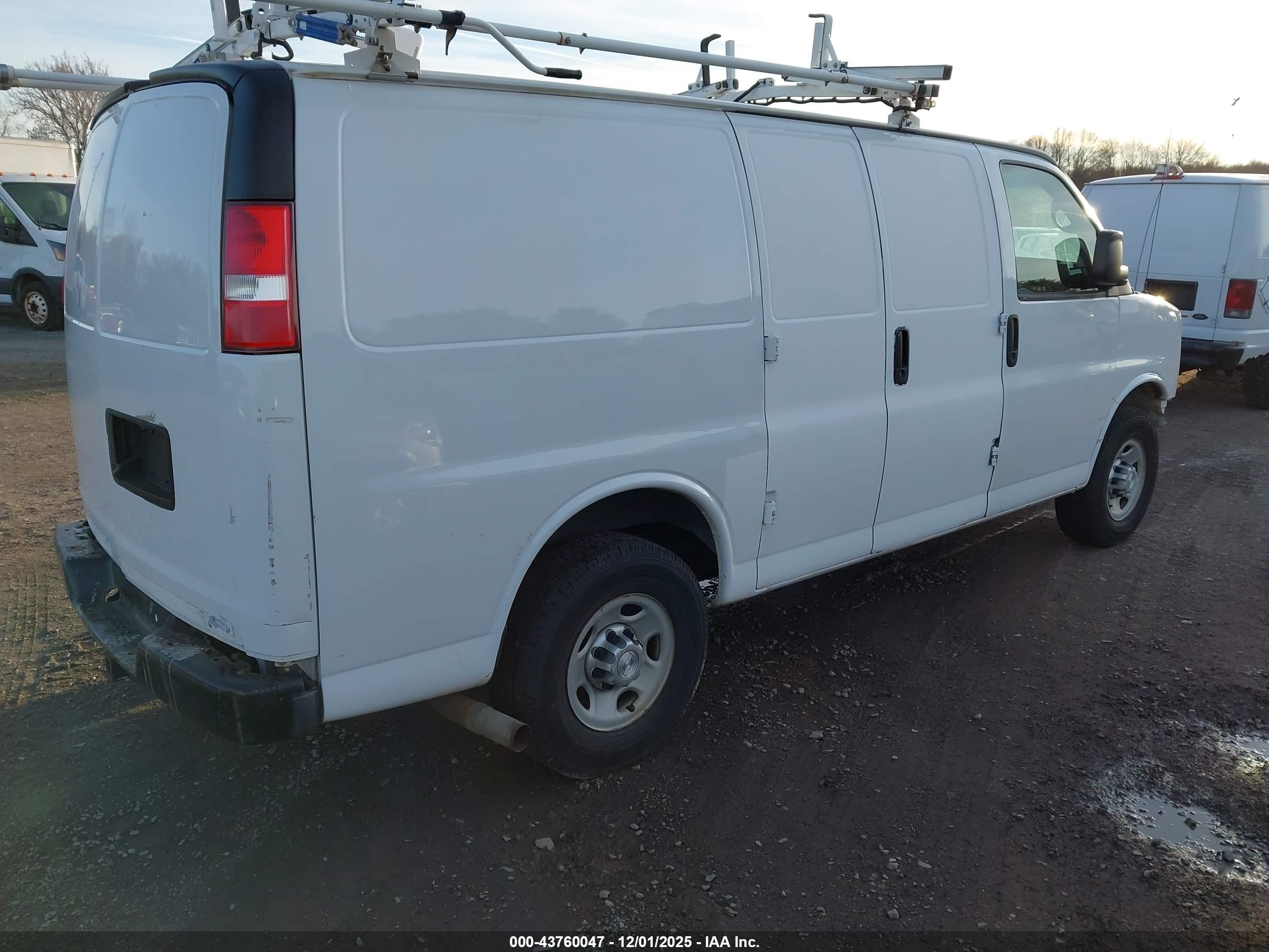 CHEVROLET EXPRESS image 4