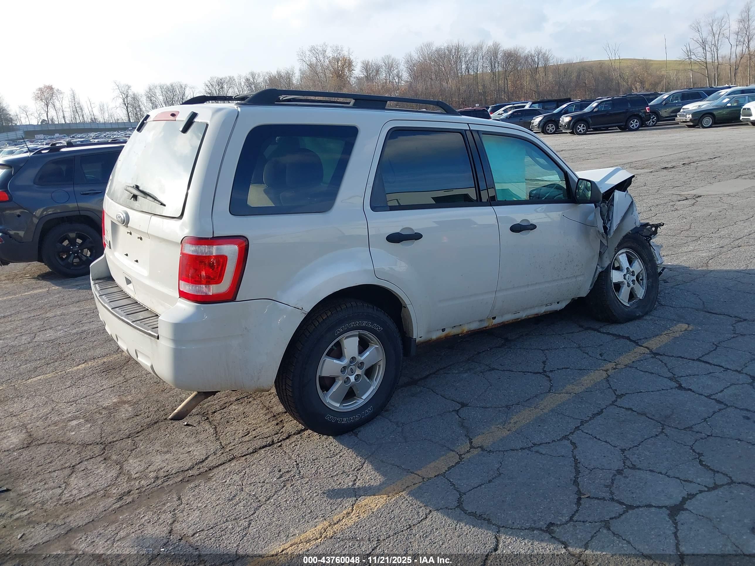 FORD ESCAPE image 4