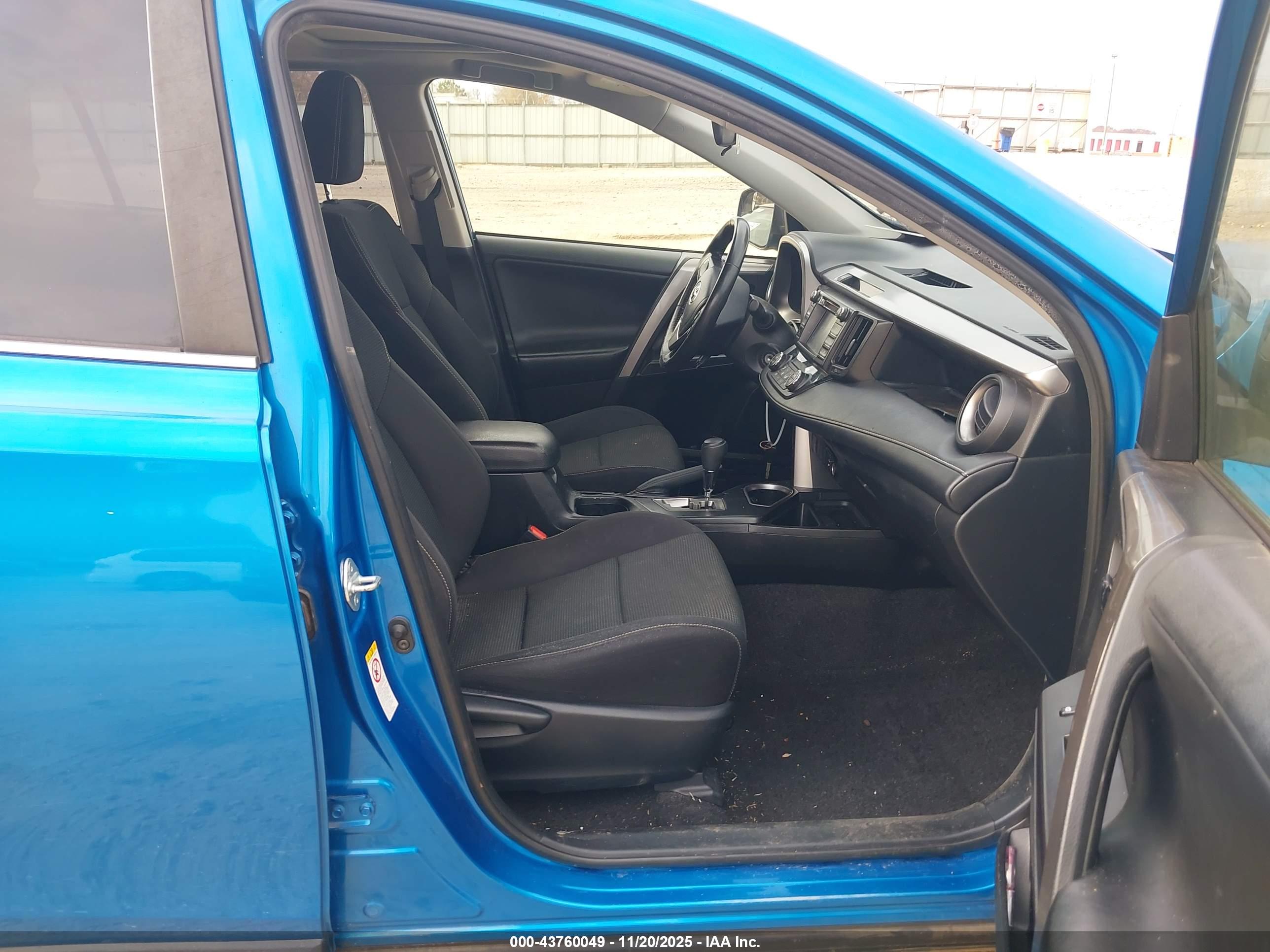 TOYOTA RAV4 image 5