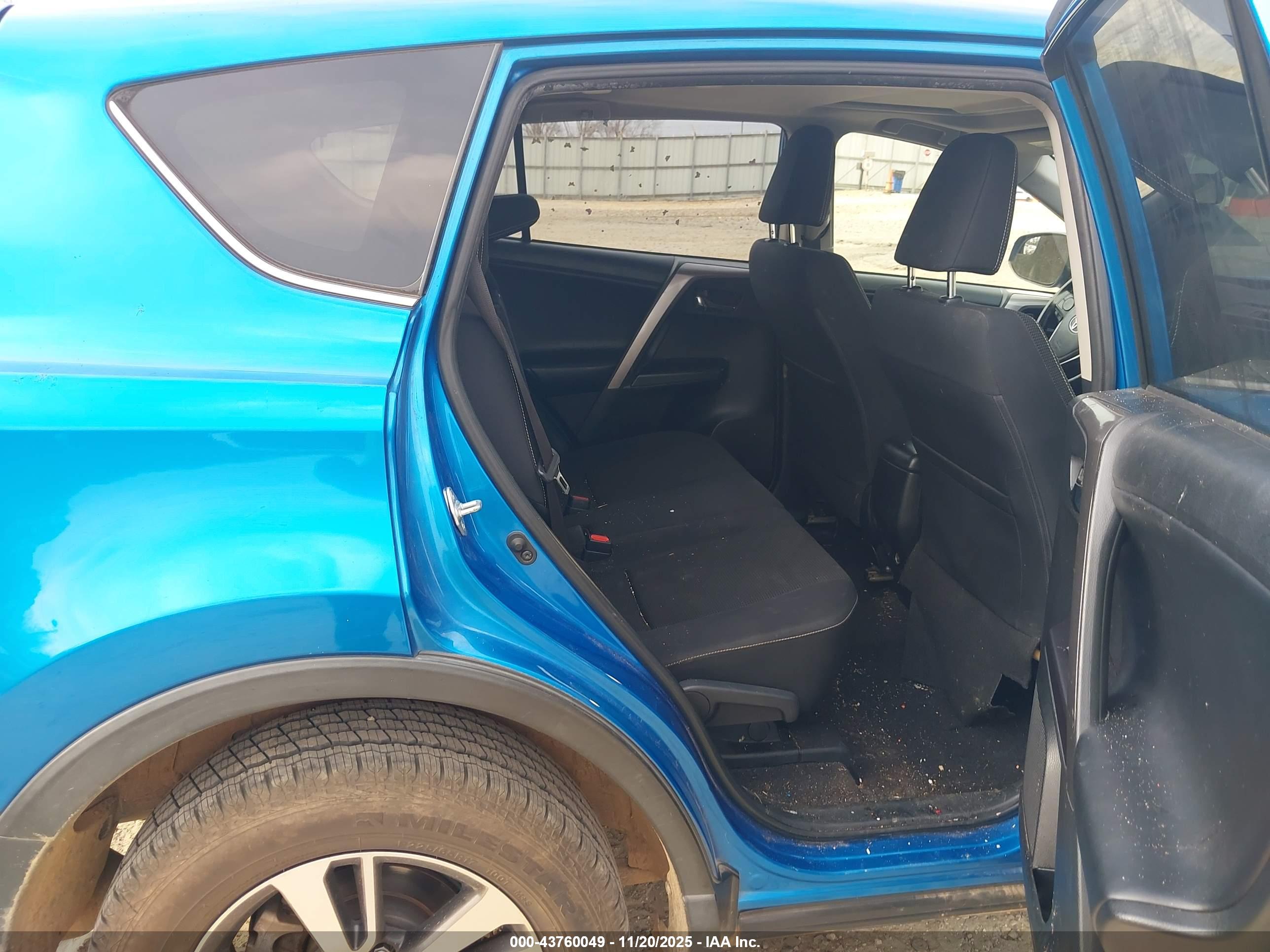 TOYOTA RAV4 image 8