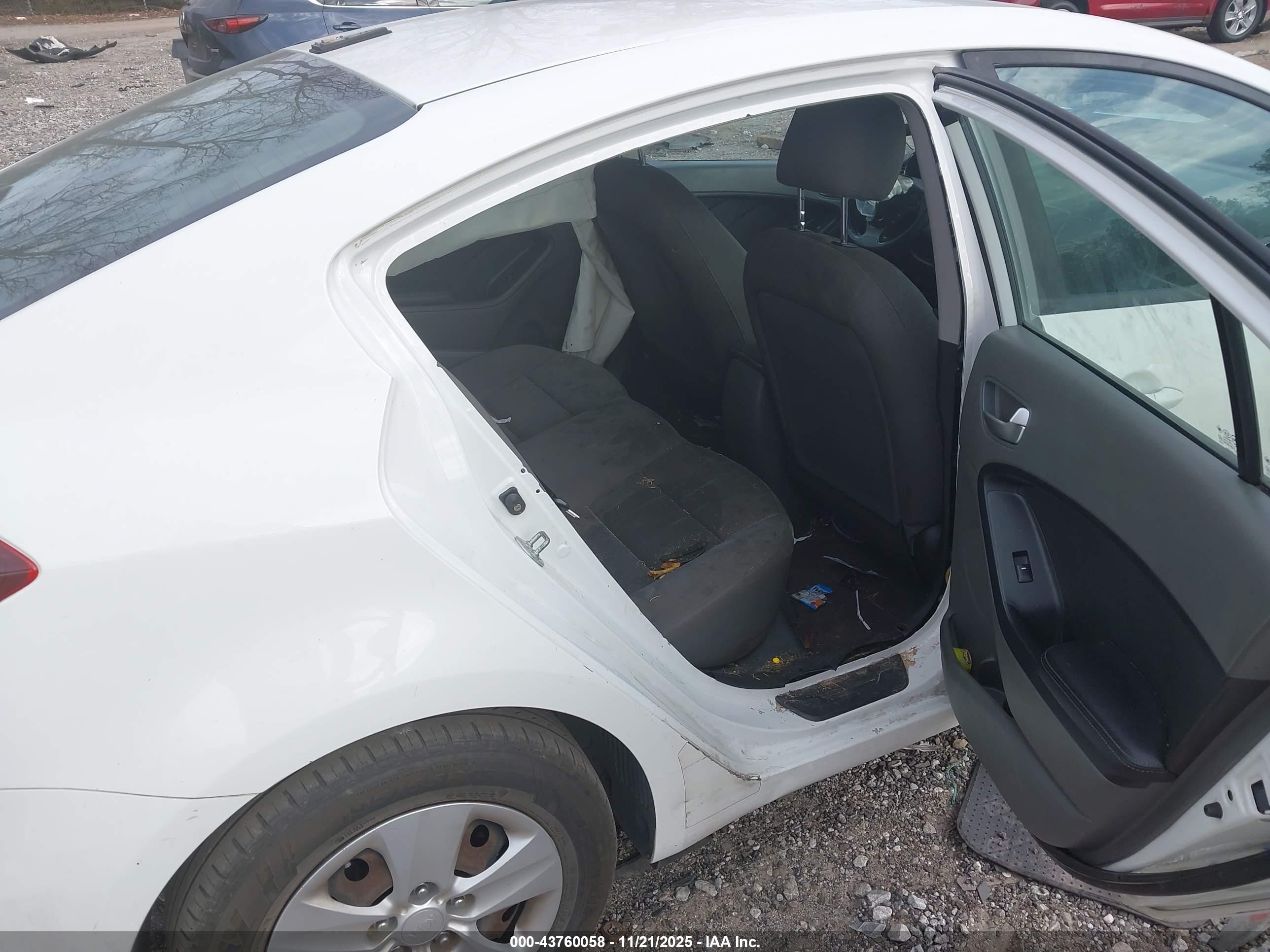 KIA FORTE image 8
