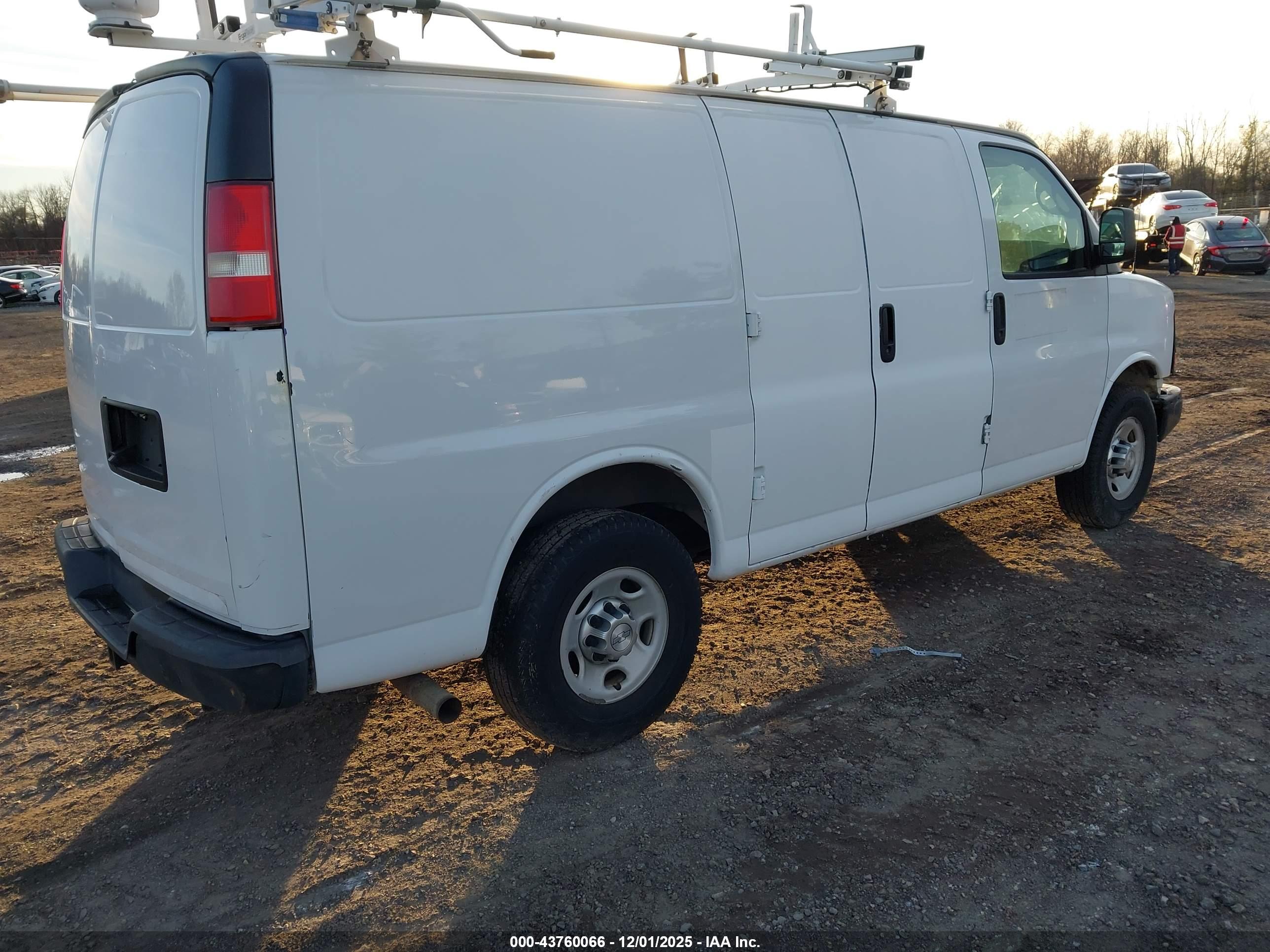 CHEVROLET EXPRESS image 4