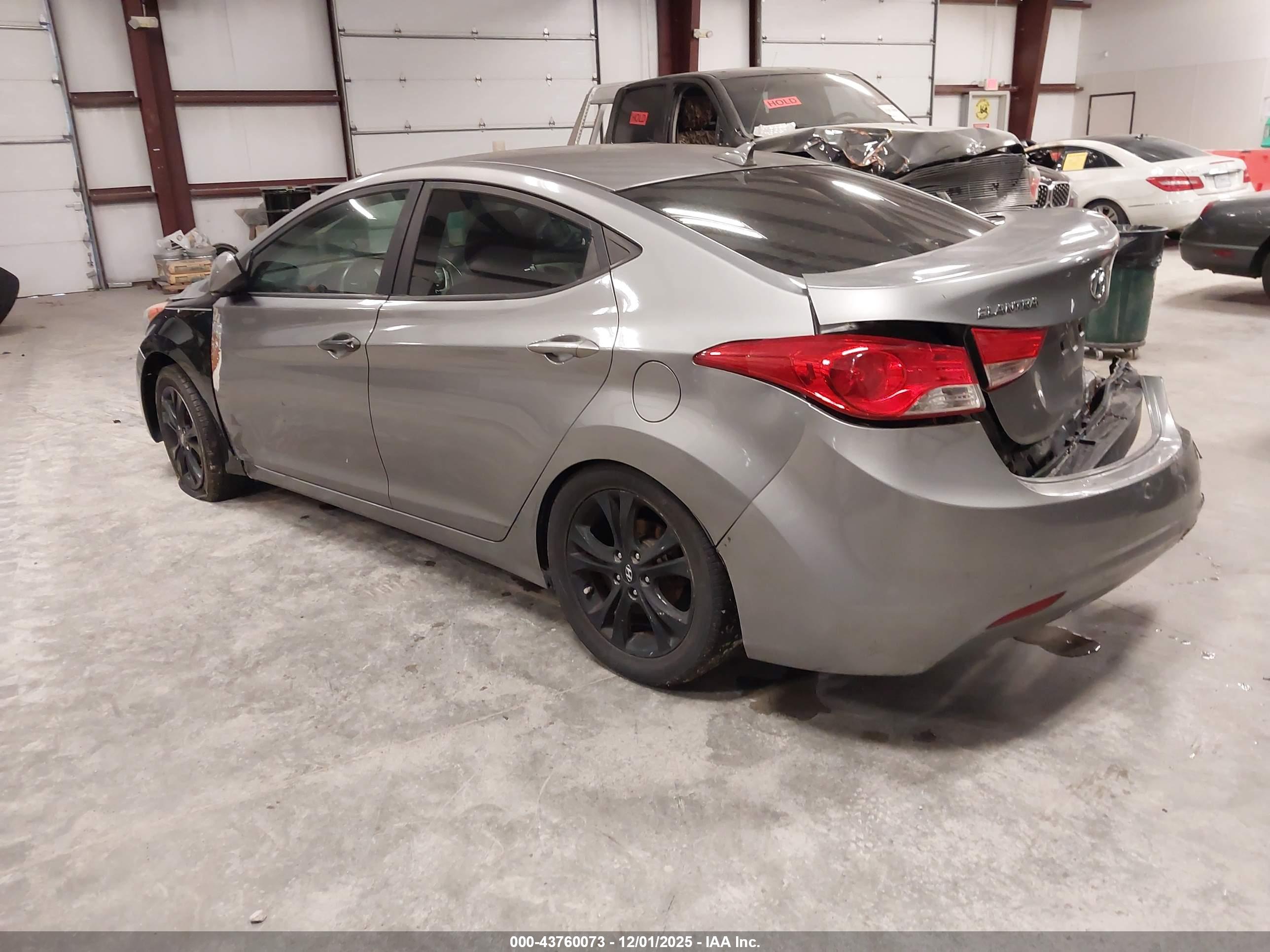 HYUNDAI ELANTRA image 3