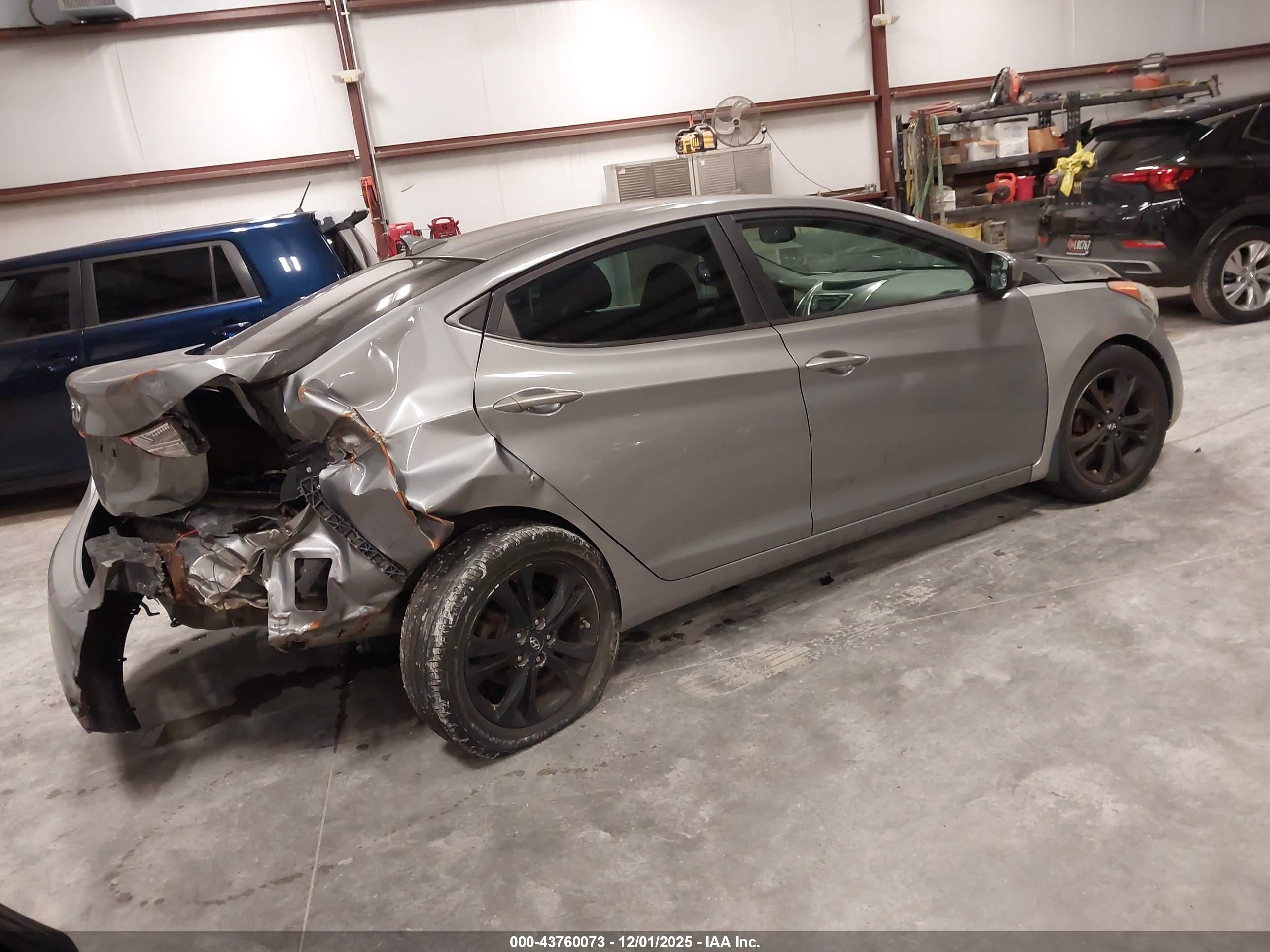 HYUNDAI ELANTRA image 4