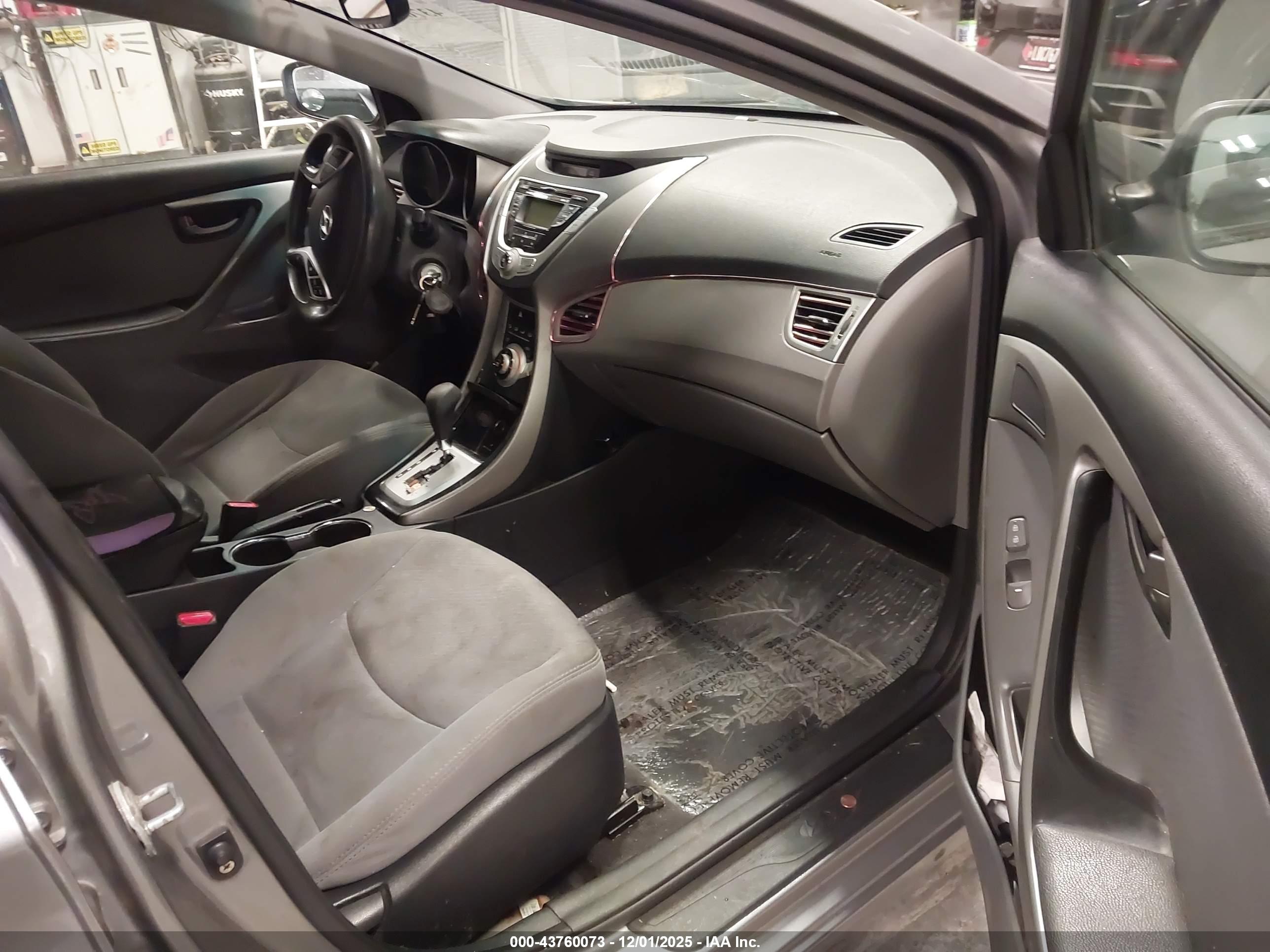 HYUNDAI ELANTRA image 5