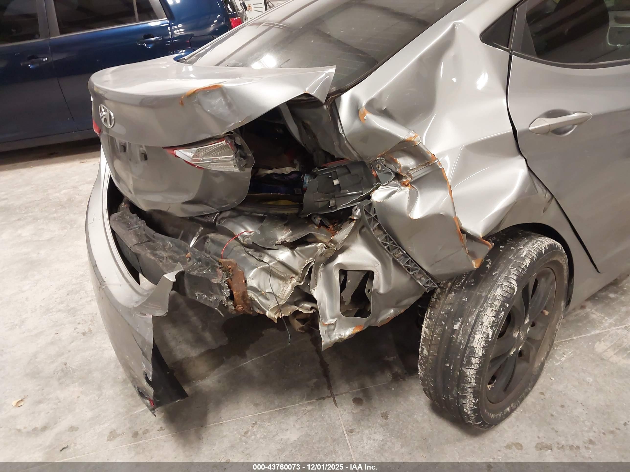 HYUNDAI ELANTRA image 6