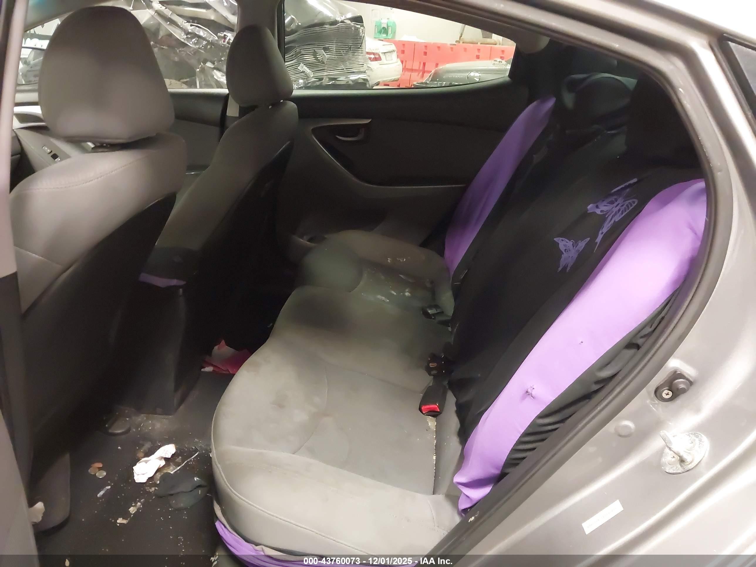 HYUNDAI ELANTRA image 8