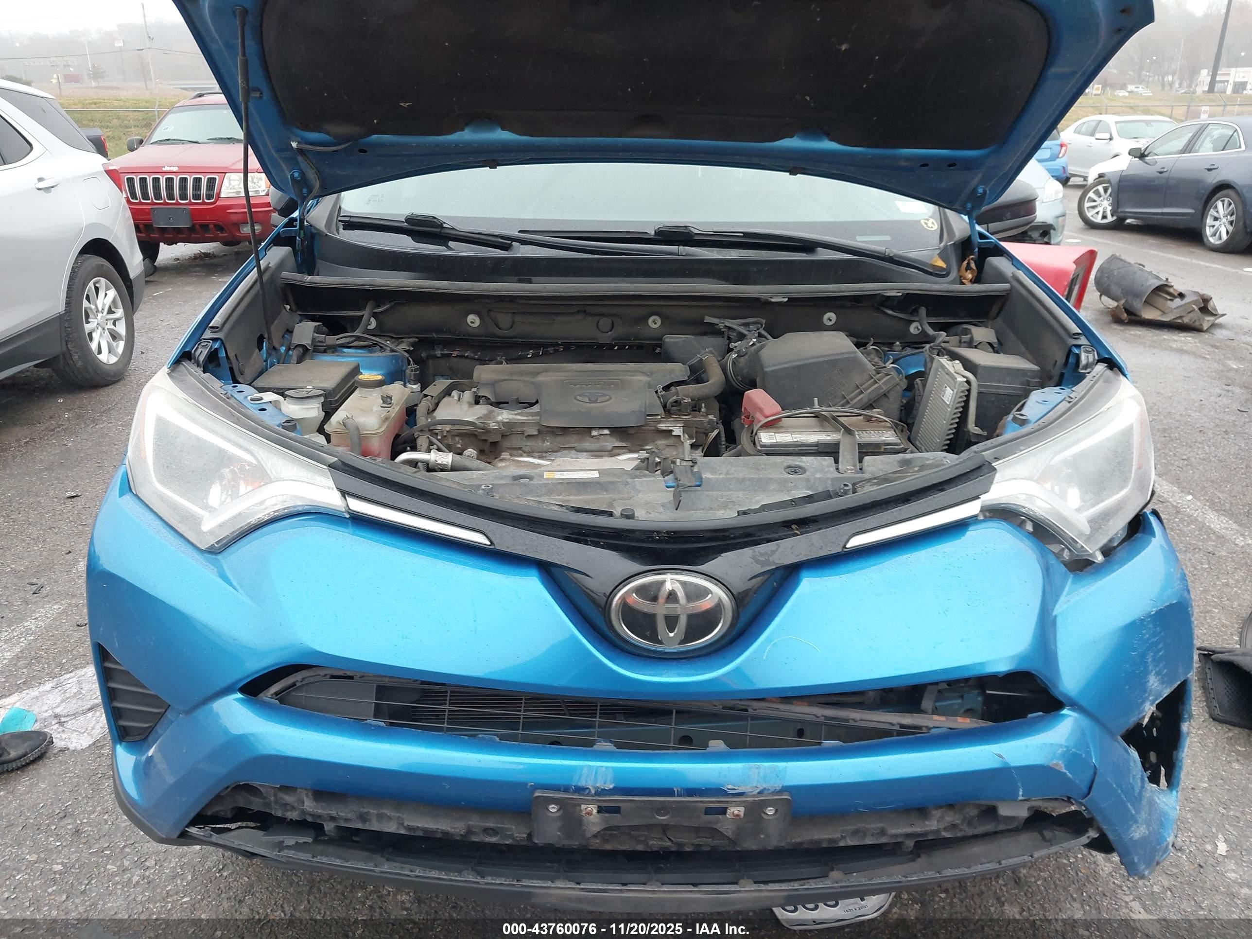 TOYOTA RAV4 image 10